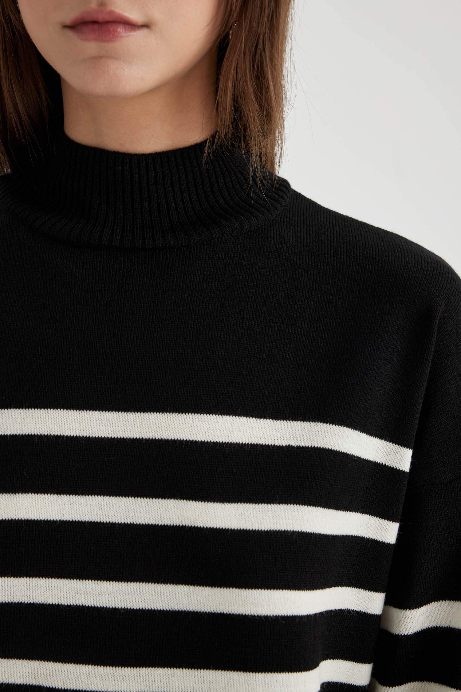 Relax Fit Striped Turtleneck Pullover Tunic