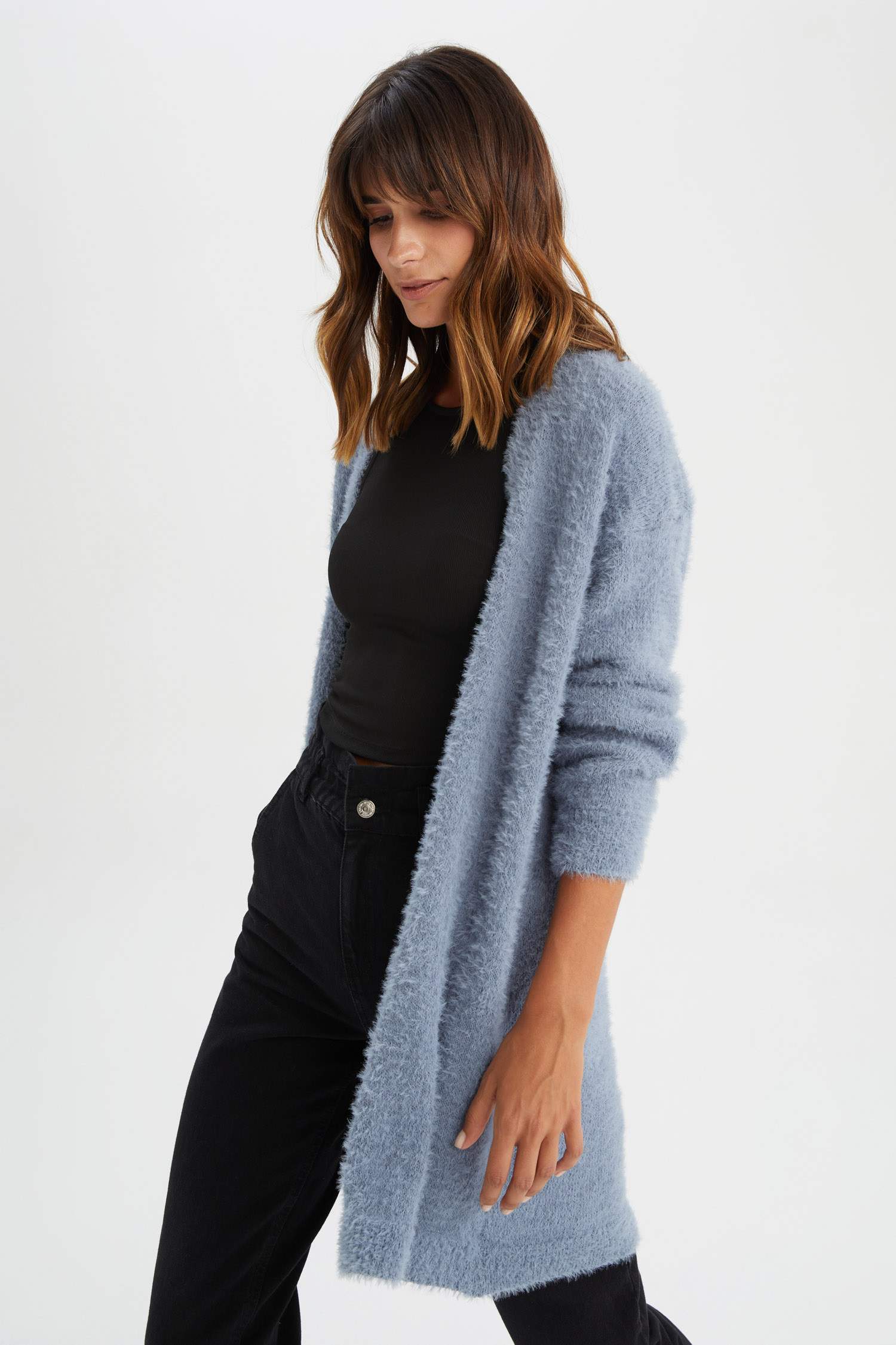 جاكيت قصة عادية بياقة V