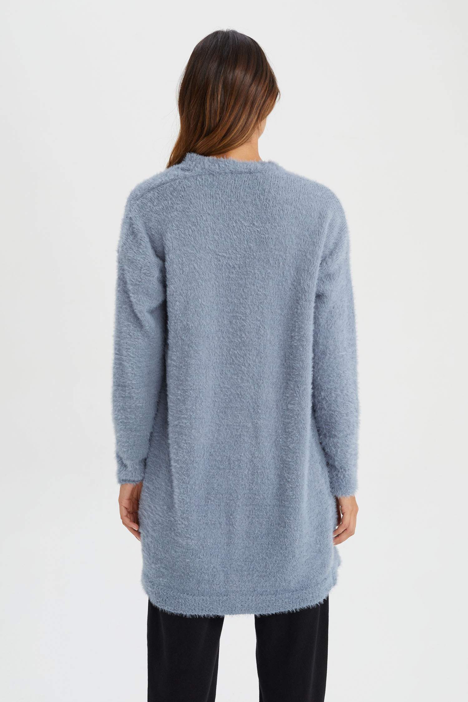 جاكيت قصة عادية بياقة V