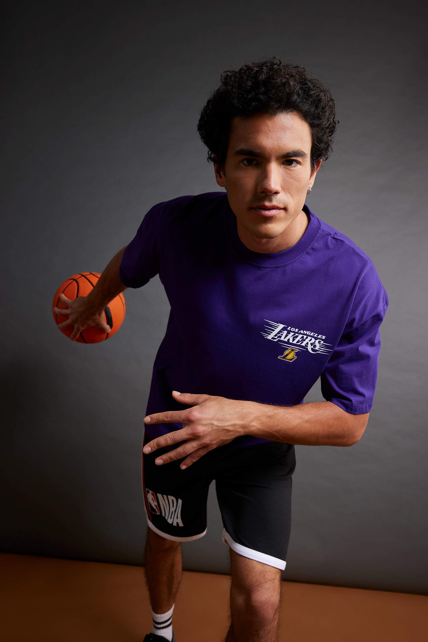 Purple MAN NBA Los Angeles Lakers Licensed Oversize Fit Back