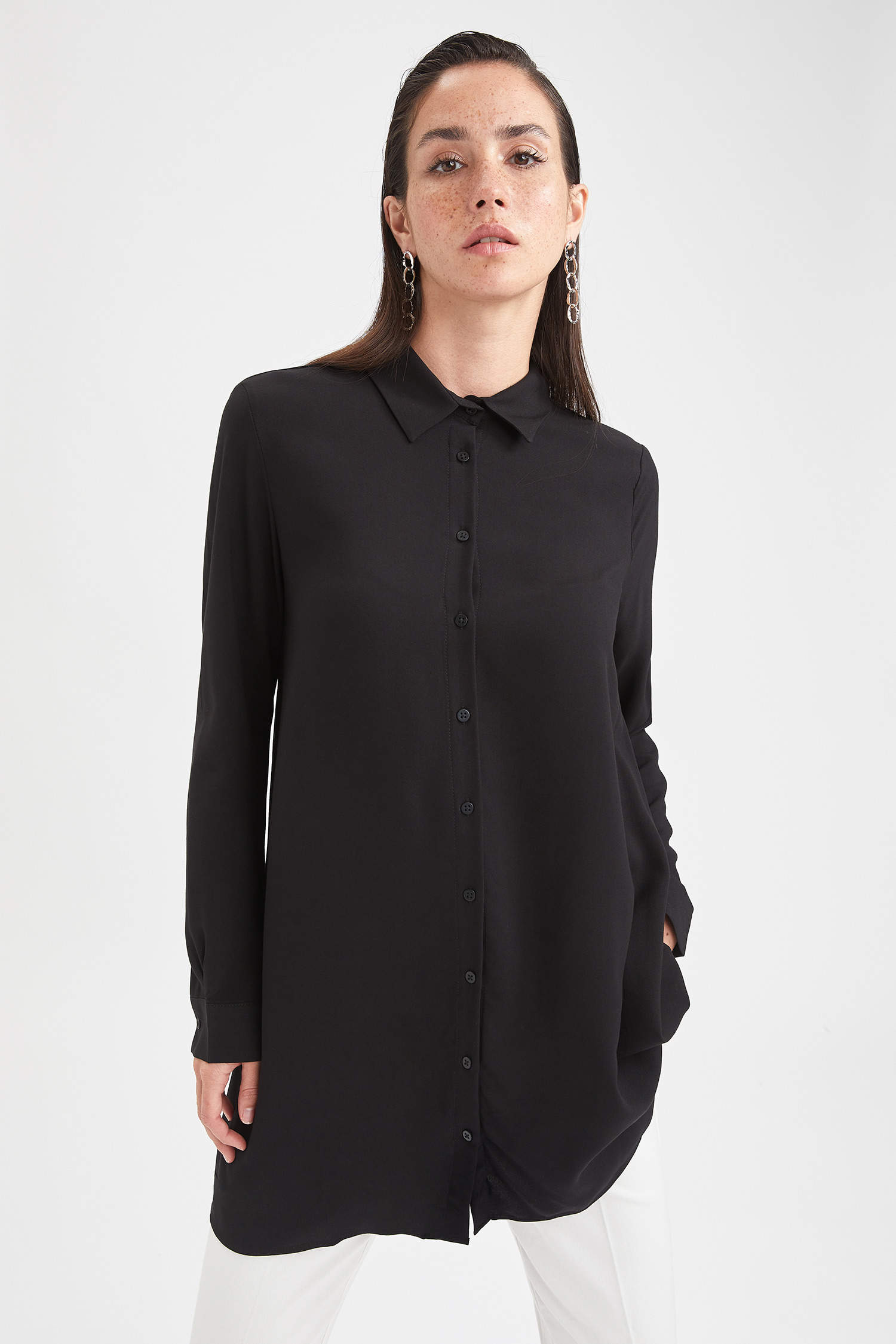 Black WOMAN Modest- Relaxed Fit Long Sleeve Tunic Shirt 2045594 | DeFacto