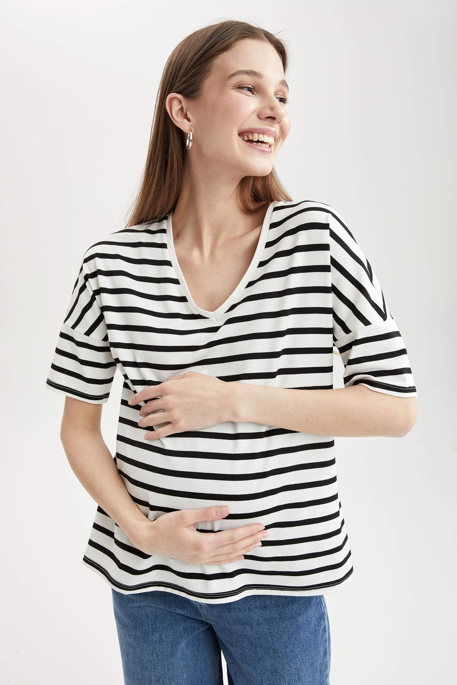 Haut de maternité rayé à col en V et manches courtes