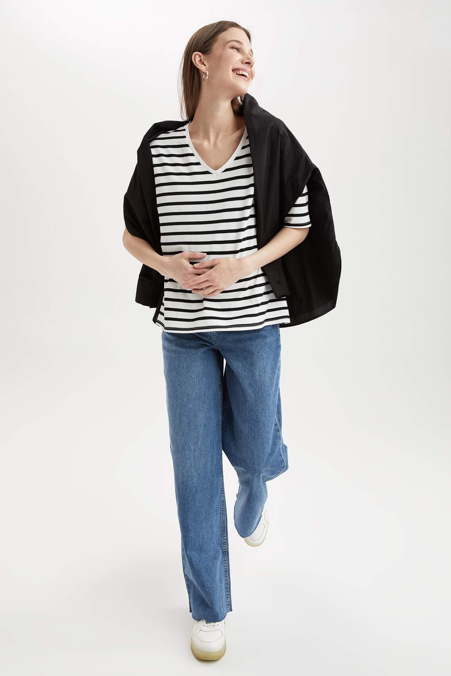 Haut de maternité rayé à col en V et manches courtes