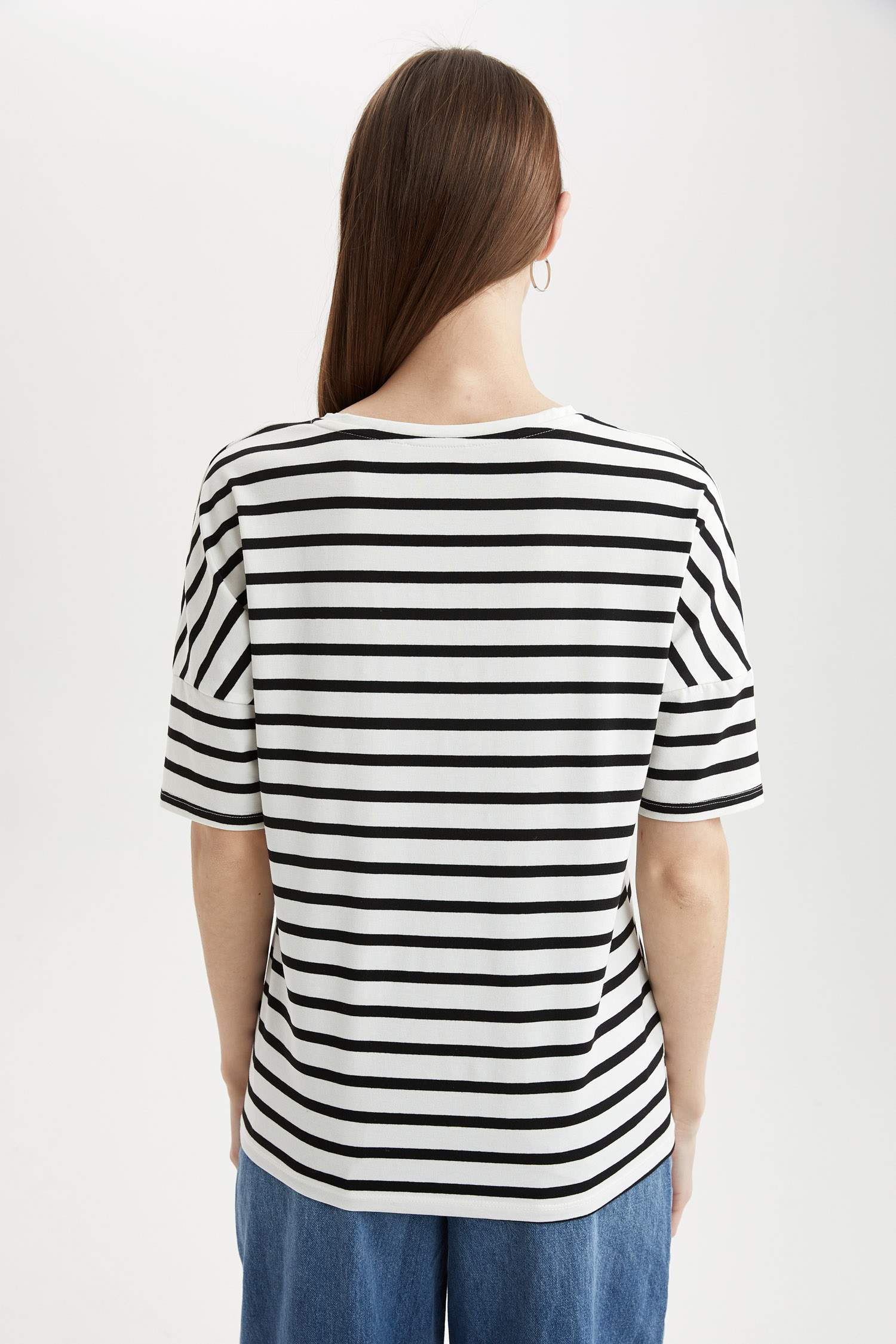 Haut de maternité rayé à col en V et manches courtes