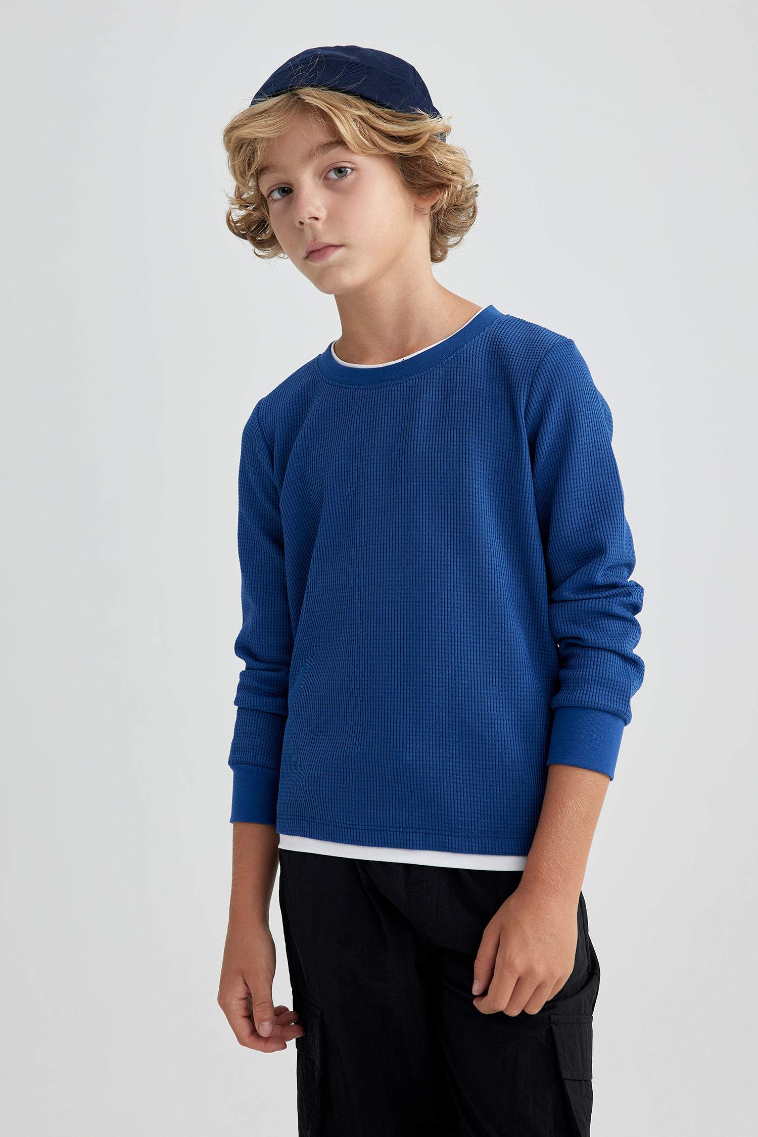 Футболка стандартного кроя с длииным рукавом для мальчиков