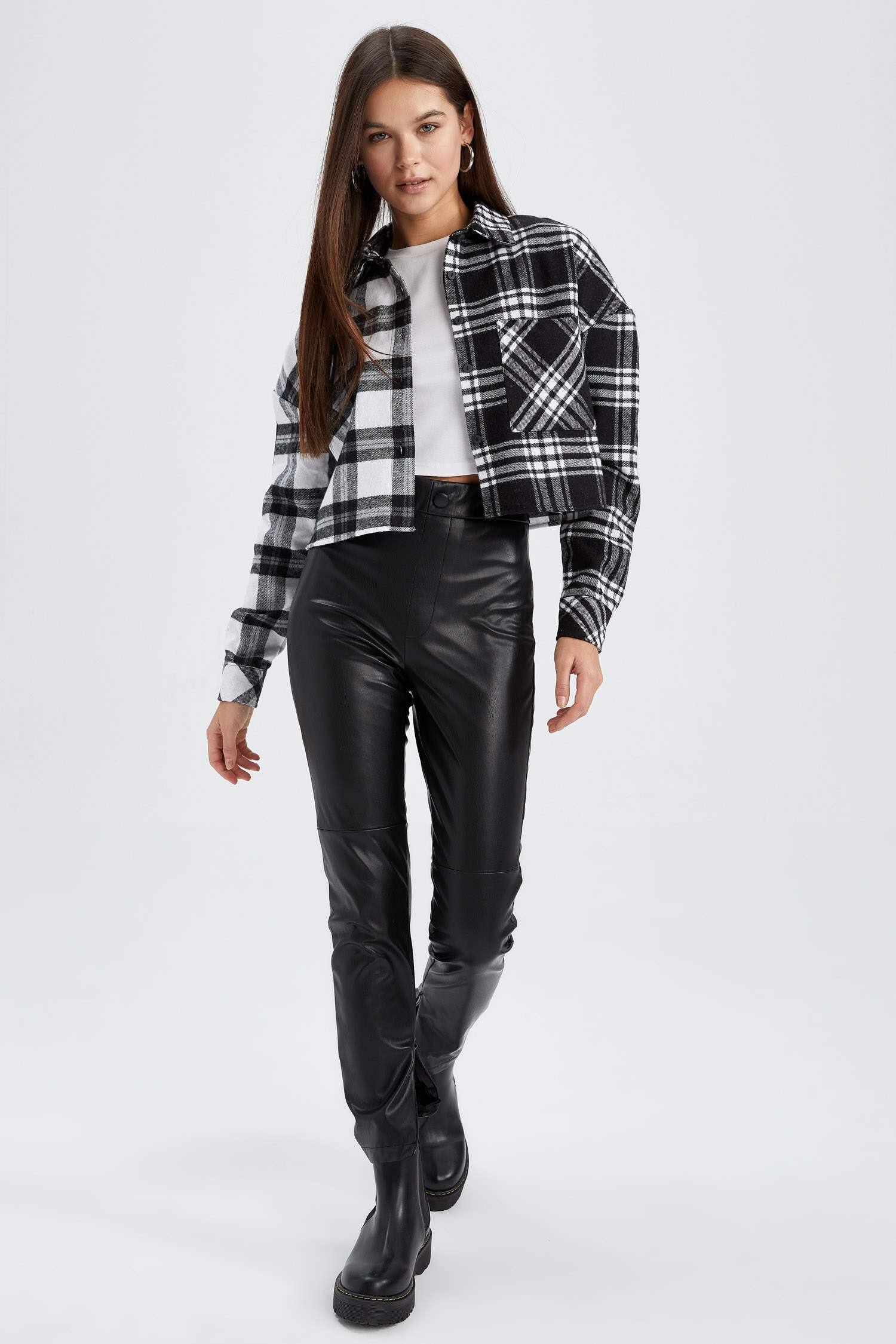 Black WOMAN Relax Fit Retro Check Patterned Crop Shirt 2296496 | DeFacto