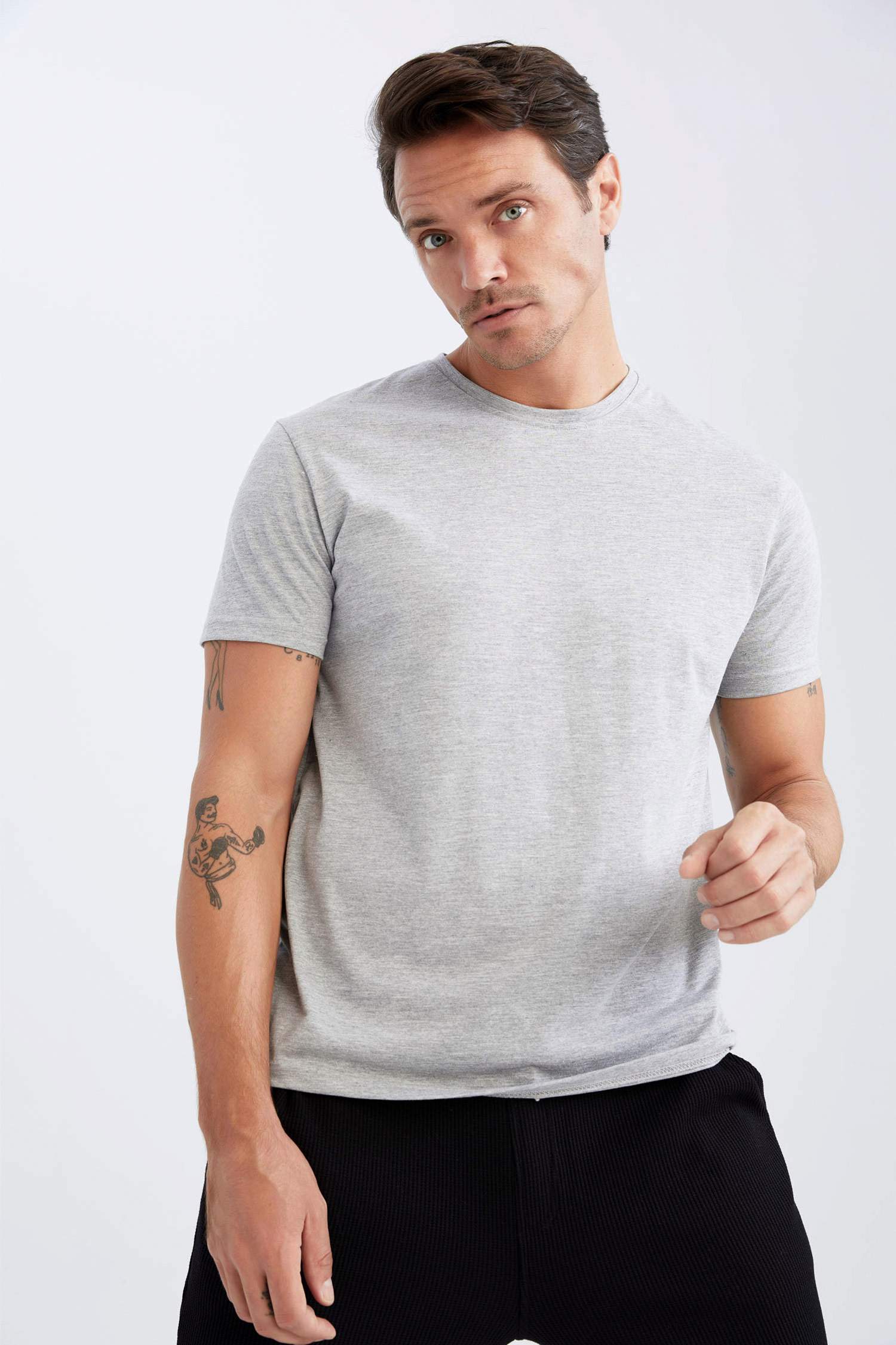 Футболка с коротким рукавом стандартного кроя с круглым вырезом для мужчин