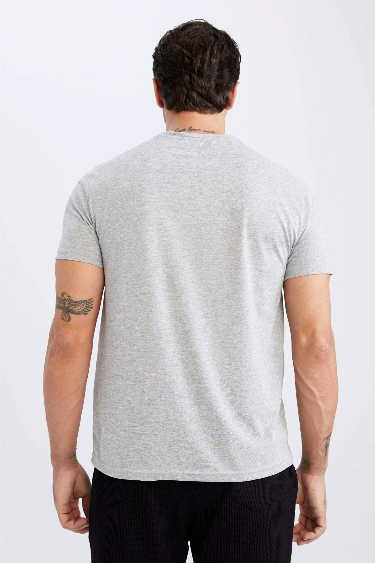 Футболка с коротким рукавом стандартного кроя с круглым вырезом для мужчин