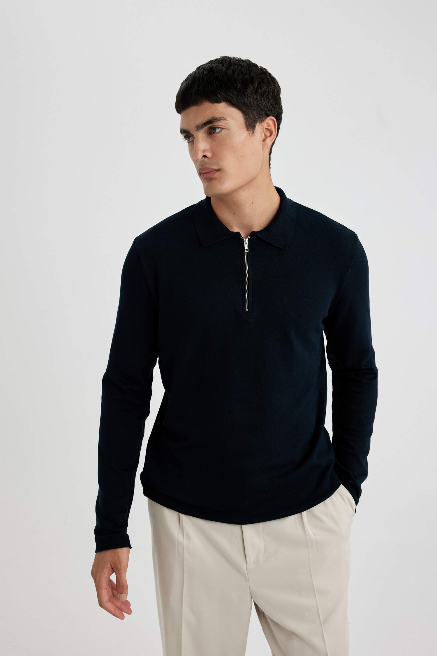 Свитер с воротником поло приталенного кроя