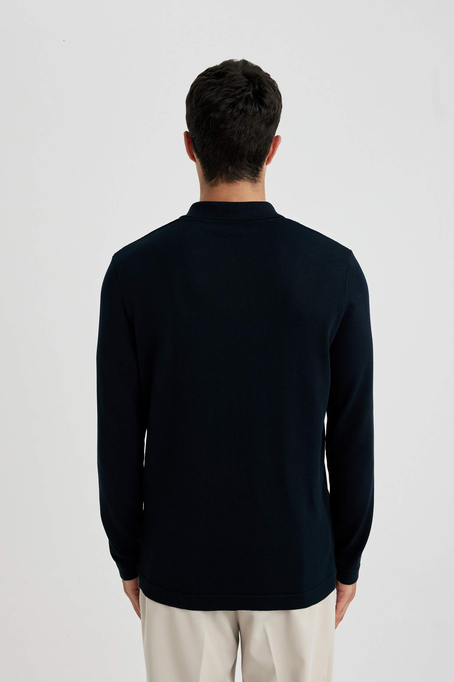 Свитер с воротником поло приталенного кроя