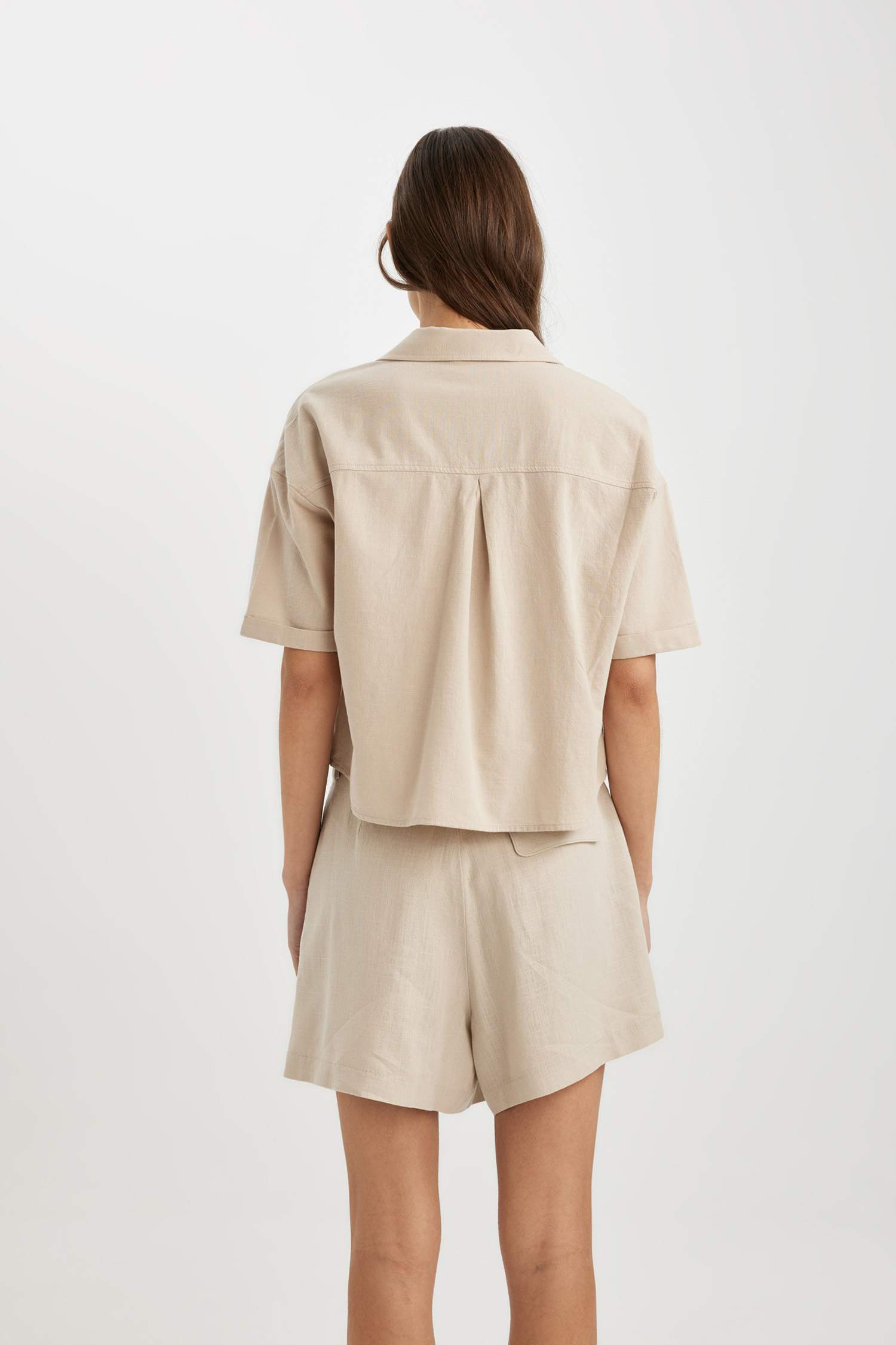 قميص نص ردن أوفر سايز ممزوج بالكتان