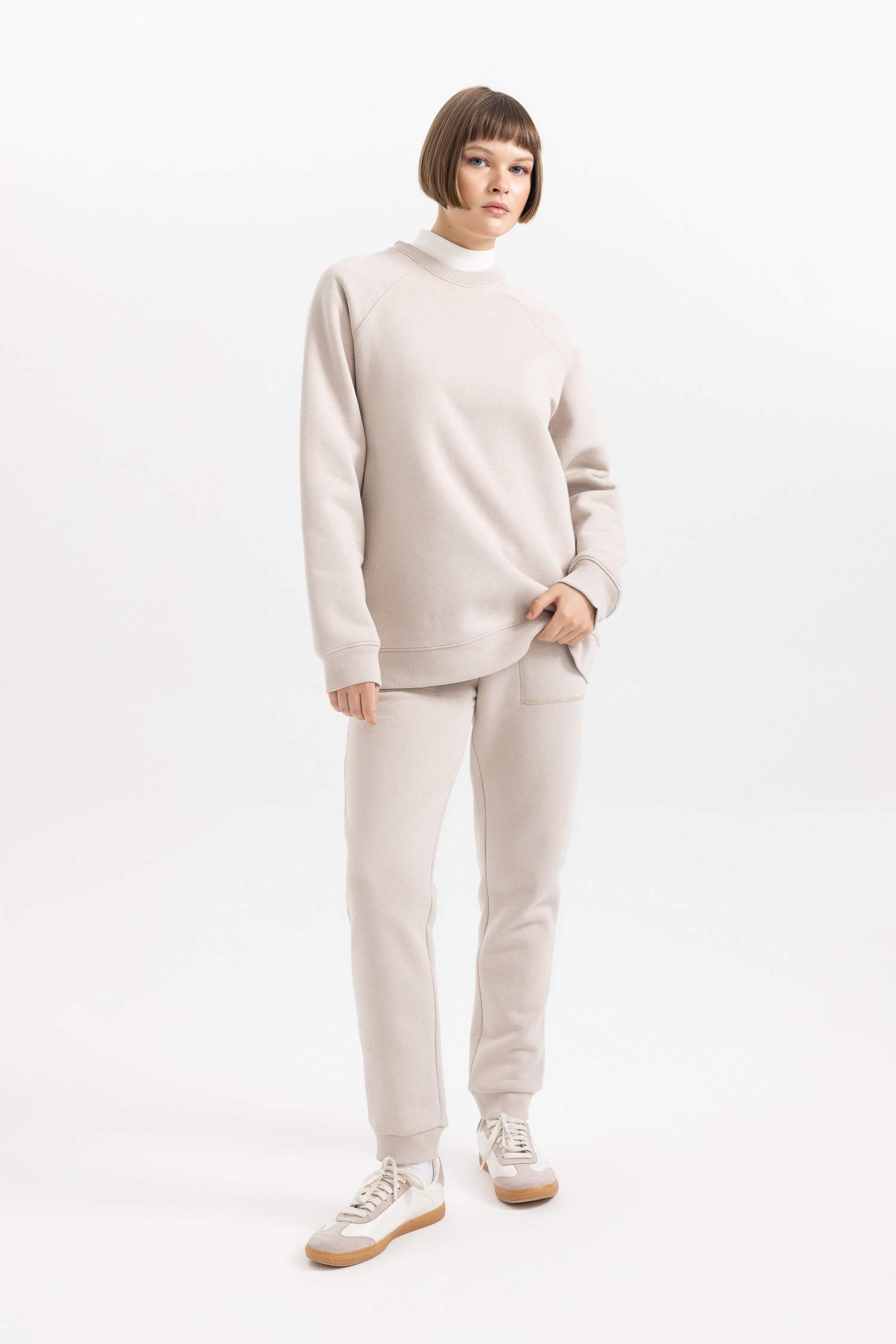 Oversize Fit Crew Neck Thick Basic Sweatshirt