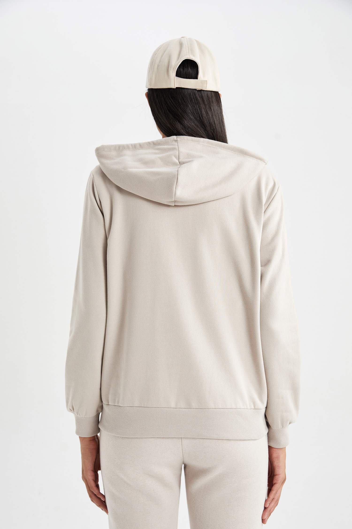 سويتر قماش رقيق قصة عادية