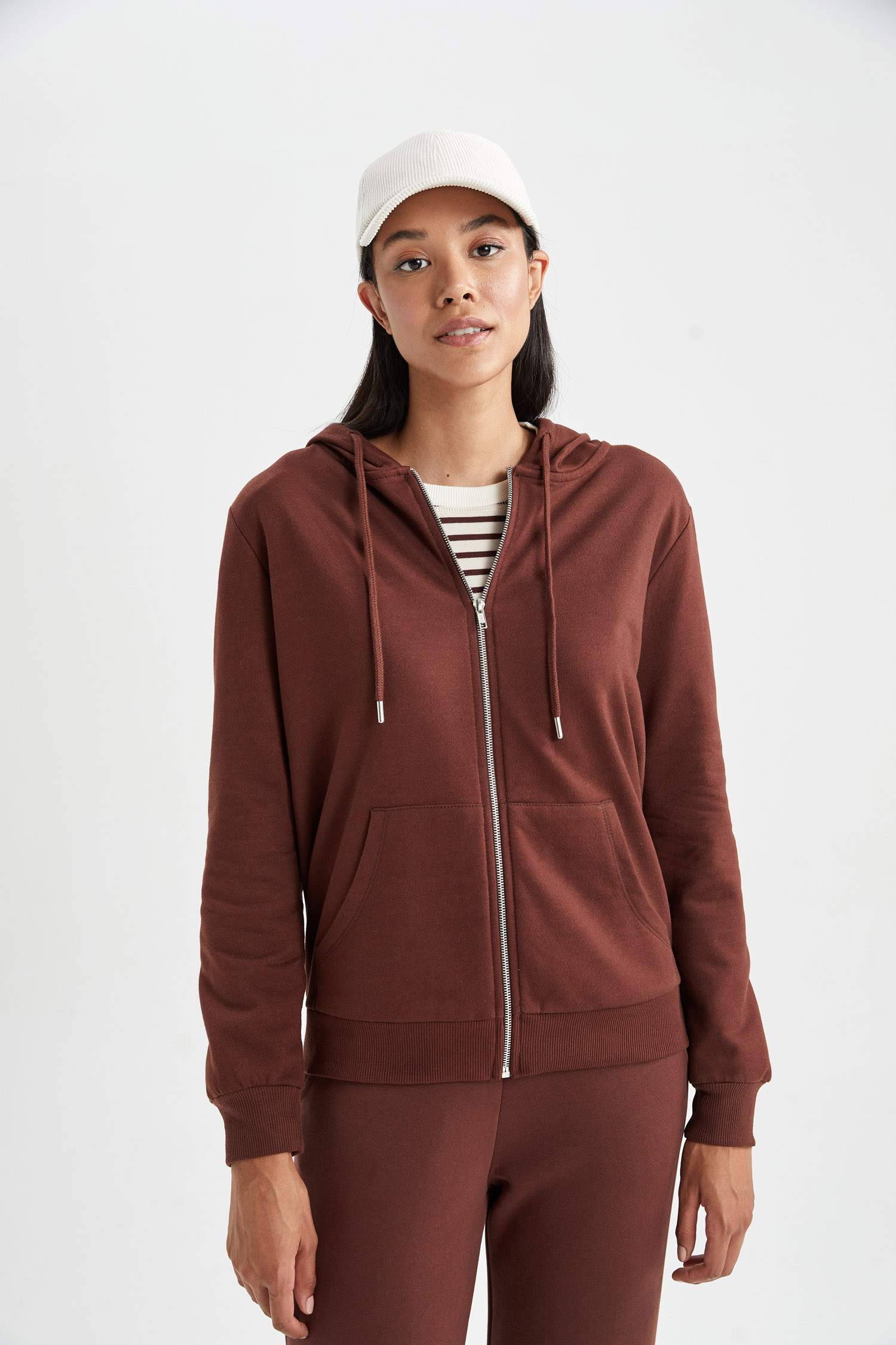 سويتر قماش رقيق قصة عادية