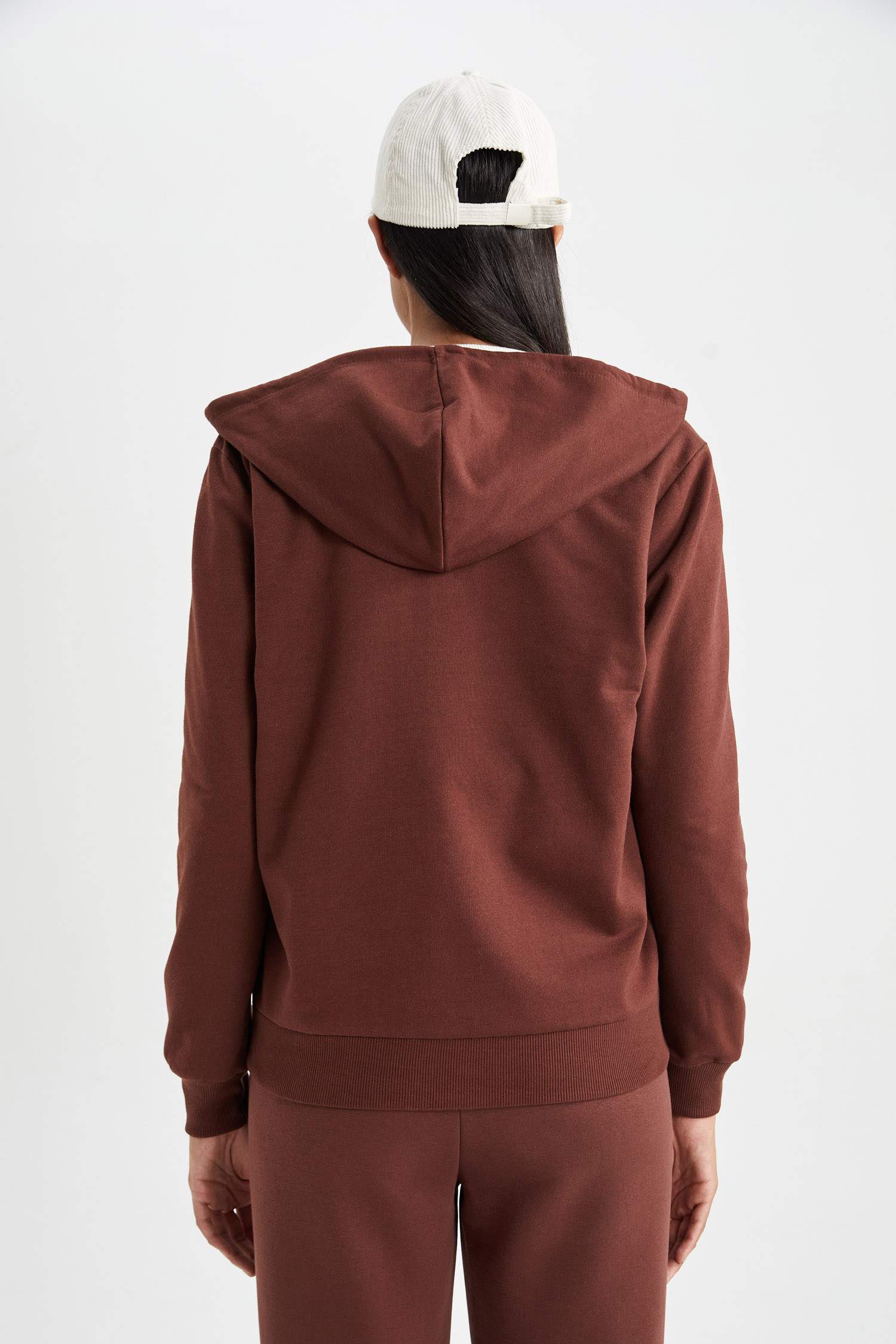 سويتر قماش رقيق قصة عادية