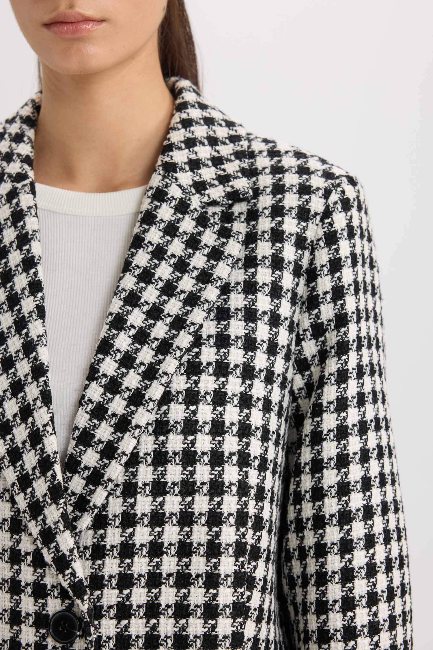 سترة بليزر اوفر سايز واسع بأزرار