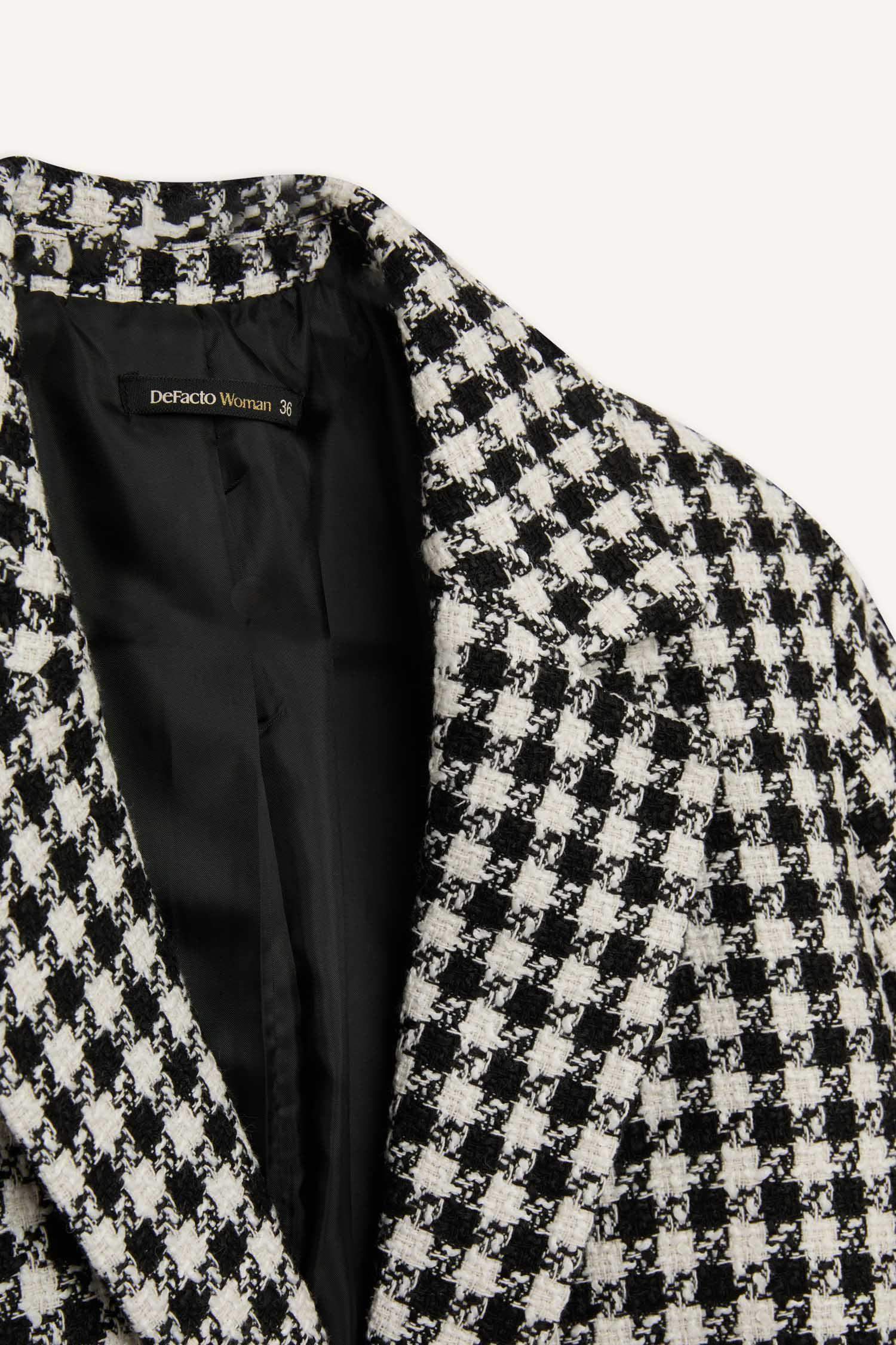 سترة بليزر اوفر سايز واسع بأزرار