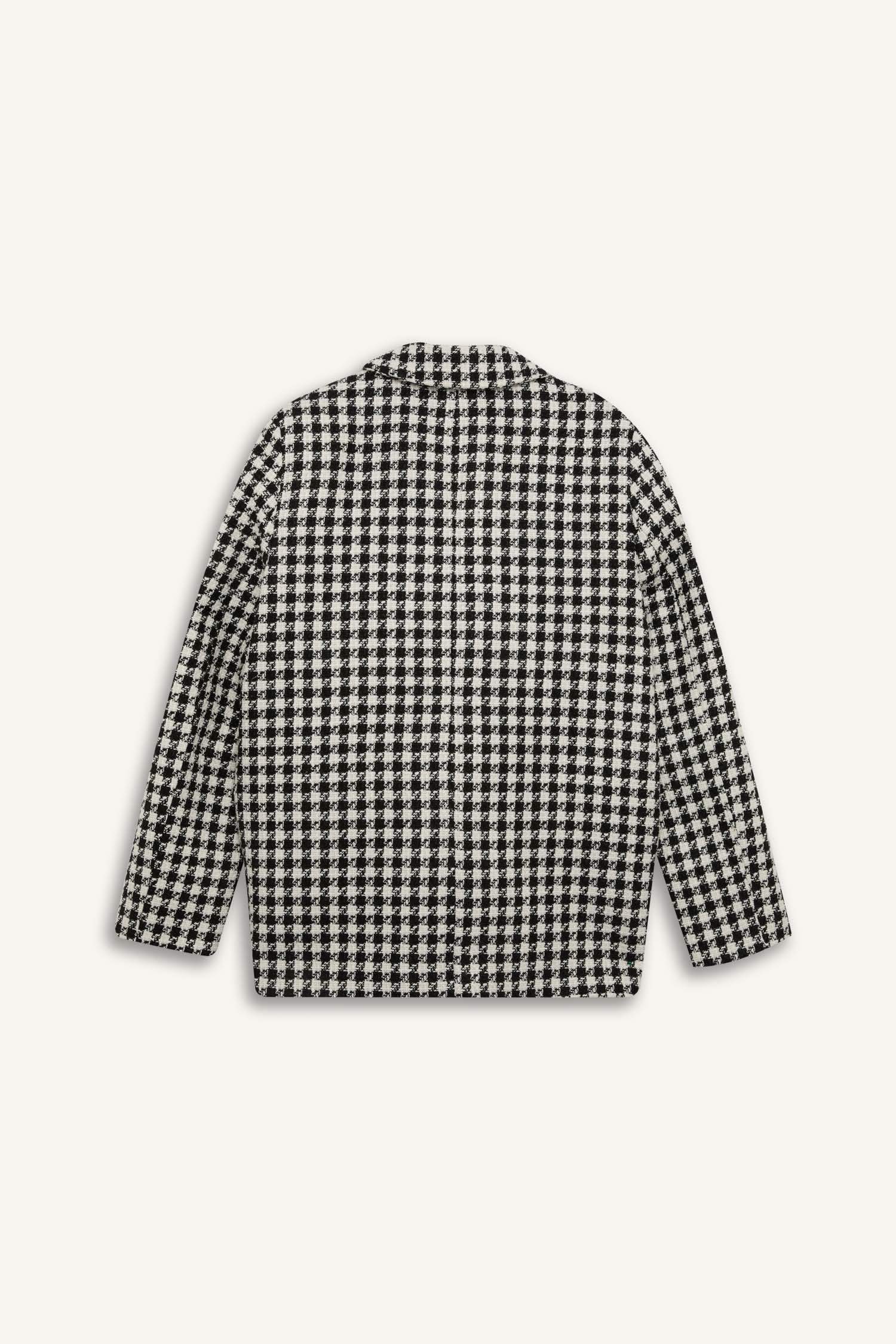 سترة بليزر اوفر سايز واسع بأزرار