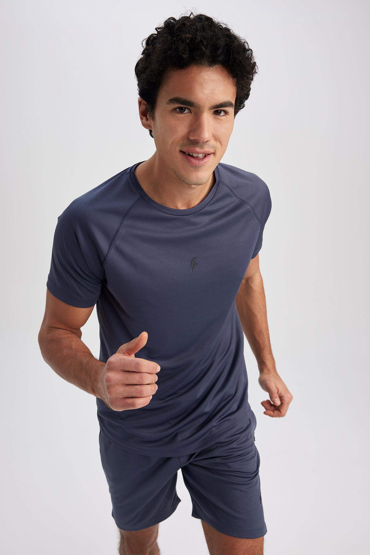 تيشيرت رياضي سليم فيت بياخة مستديرة