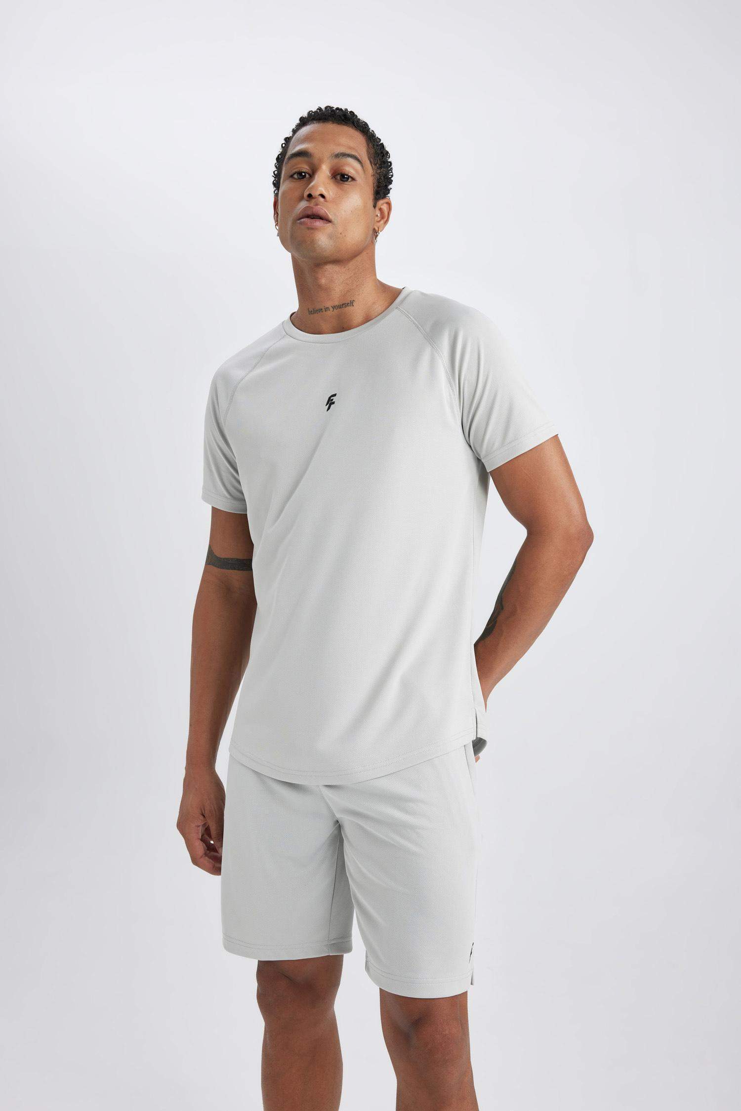 شورت رياضي سليم فيت ستاندارت من DeFactoFit