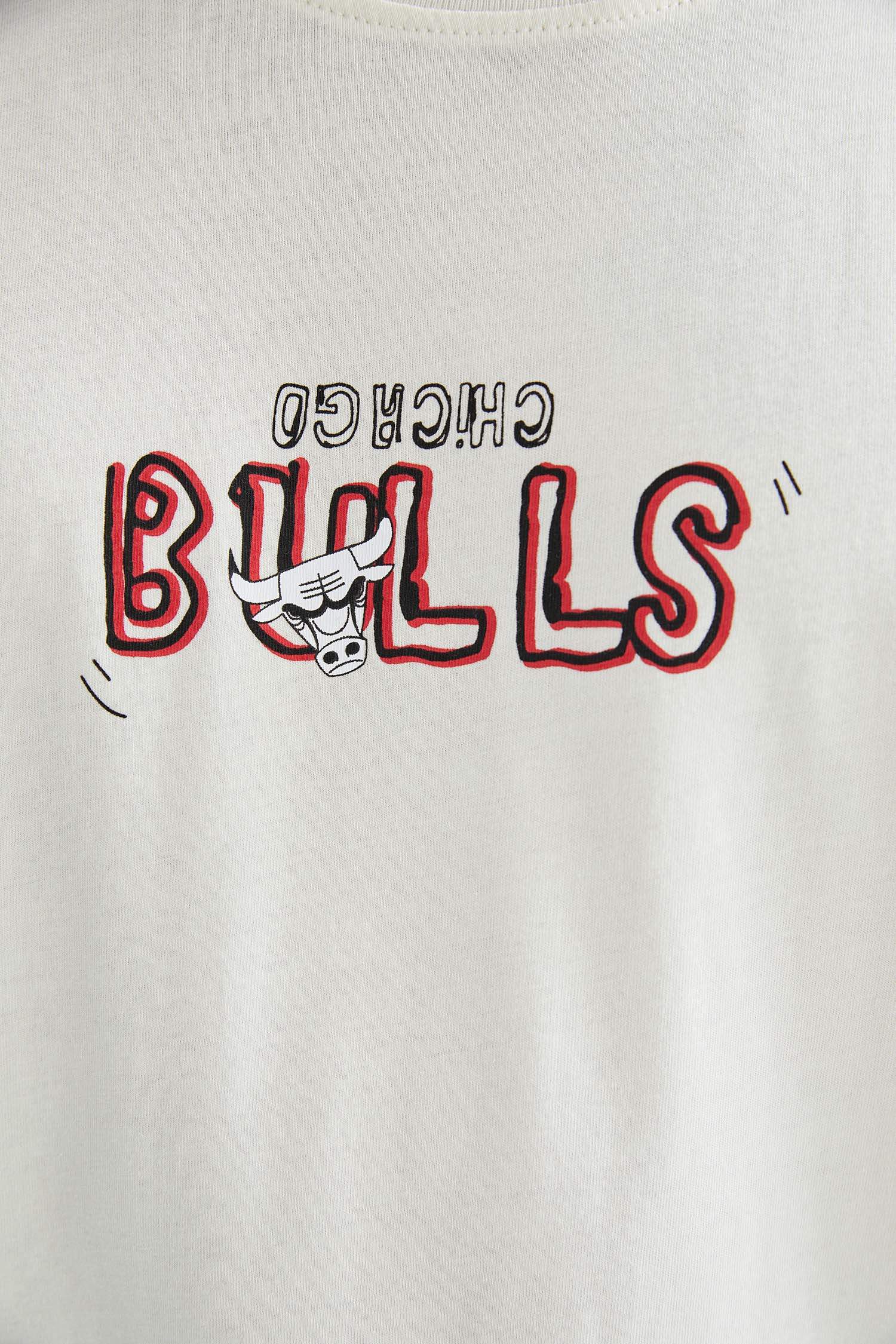 Defacto NBA Chicago Bulls Lisanslı Oversize Fit Sırt Baskılı Bisiklet Yaka Pamuklu Penye Tişört. 6