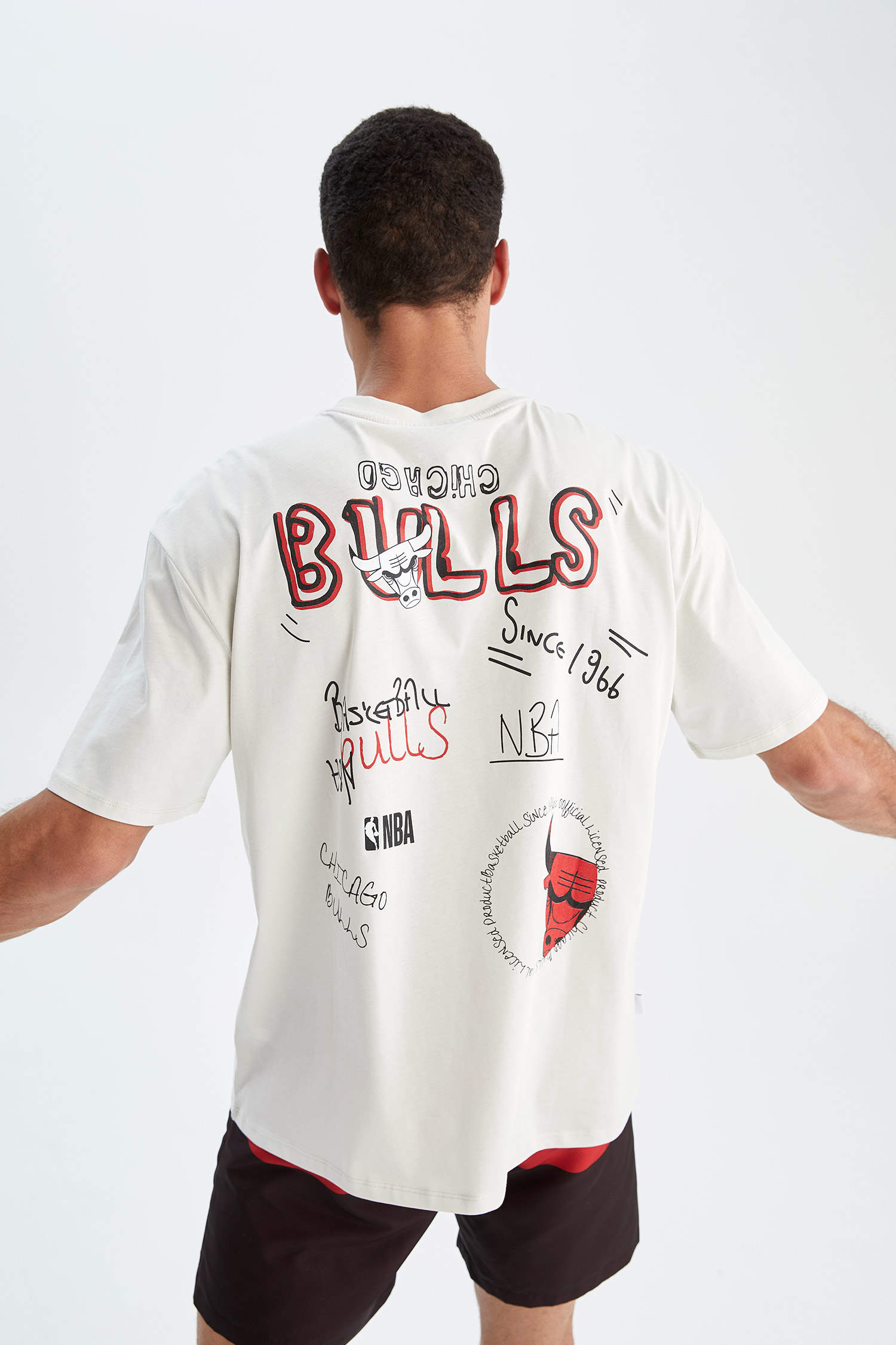 Defacto Fit NBA Chicago Bulls Oversize Fit Tişört. 1