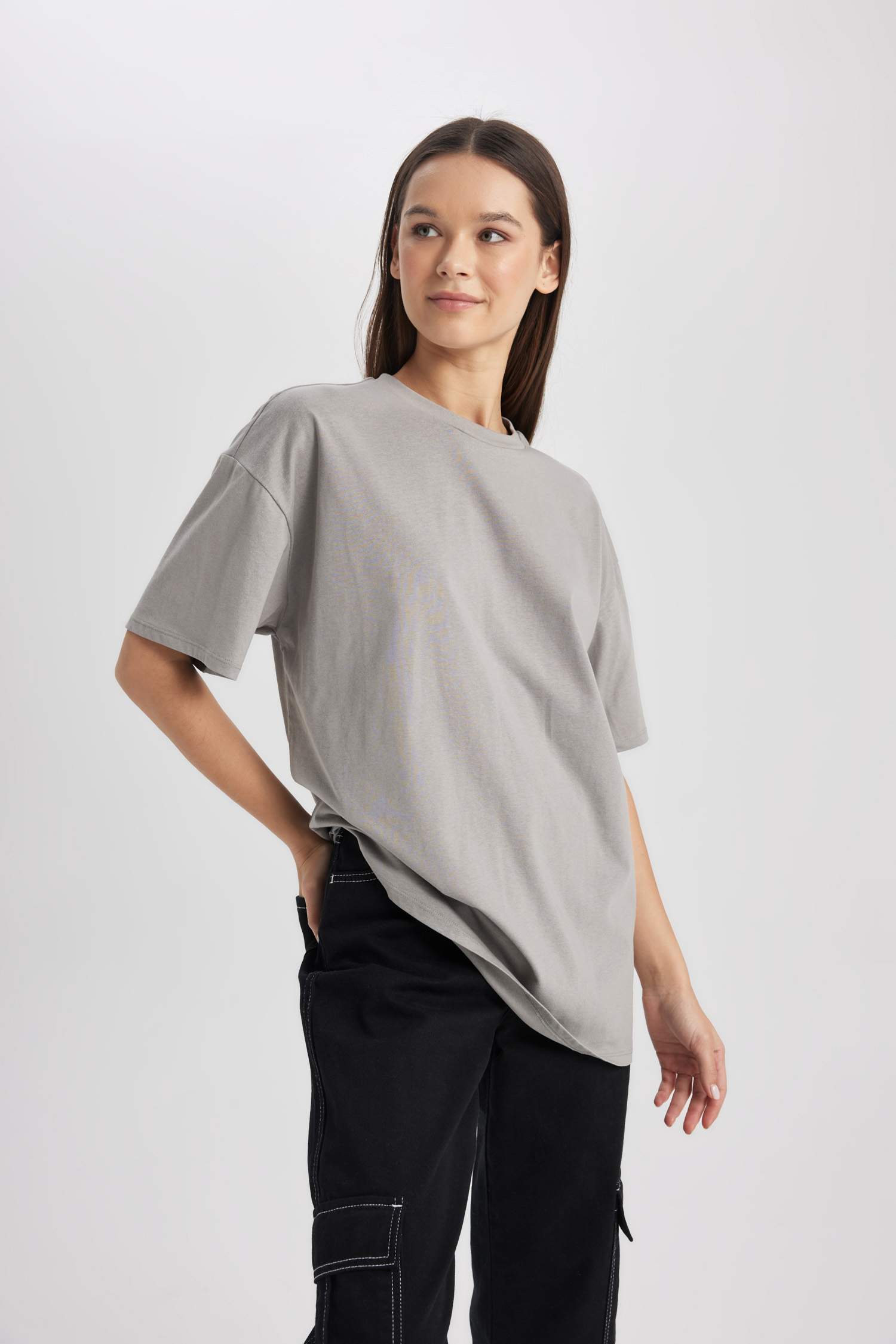 تي شيرت نص كم اوفر سايز بياقة مستديرة