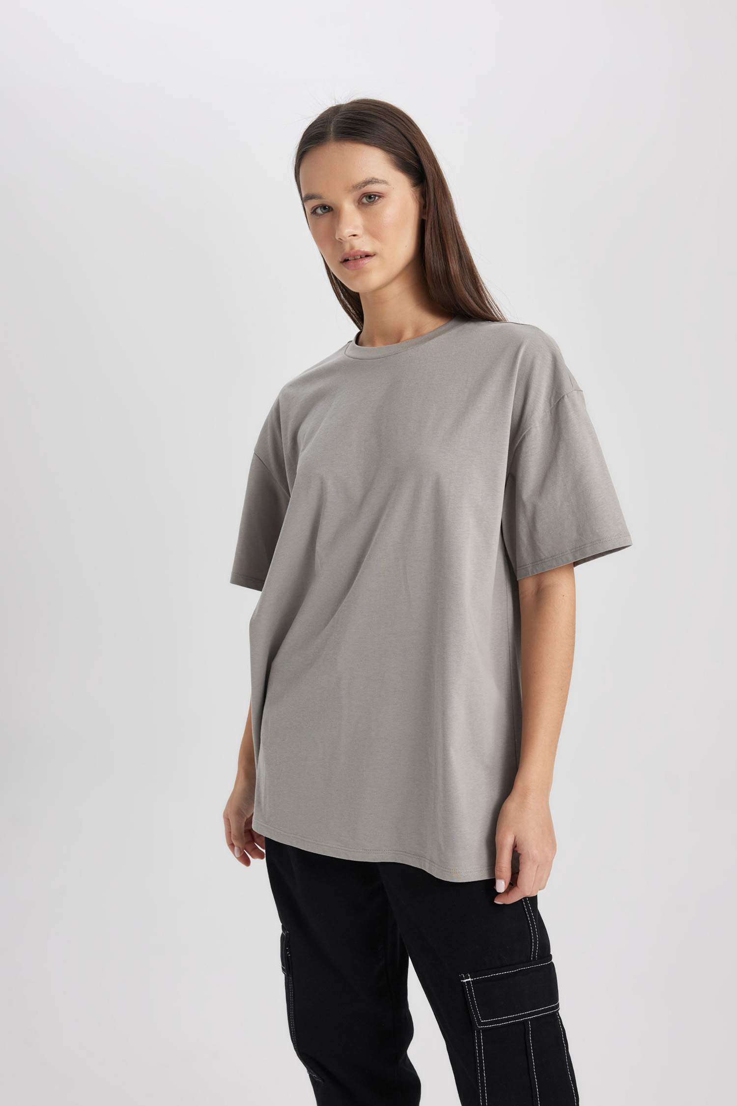 تي شيرت نص كم اوفر سايز بياقة مستديرة