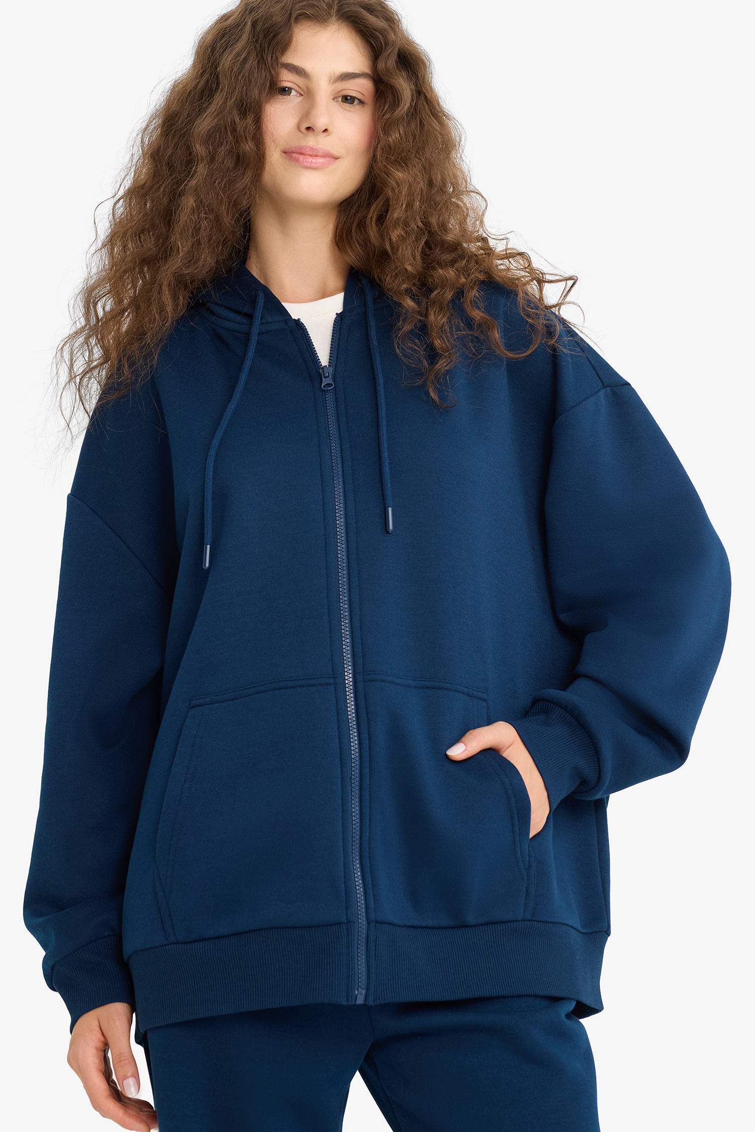 جاكيت رياضي اوفر سايز تقيل بغطاء للرأس