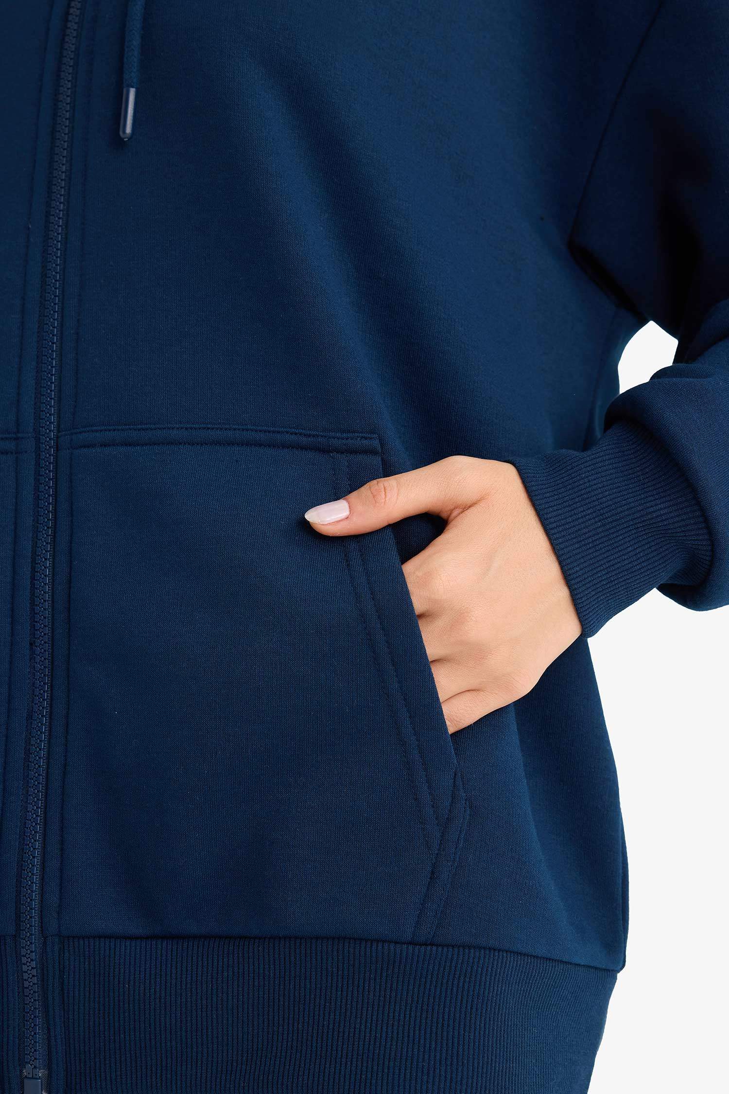 جاكيت رياضي اوفر سايز تقيل بغطاء للرأس