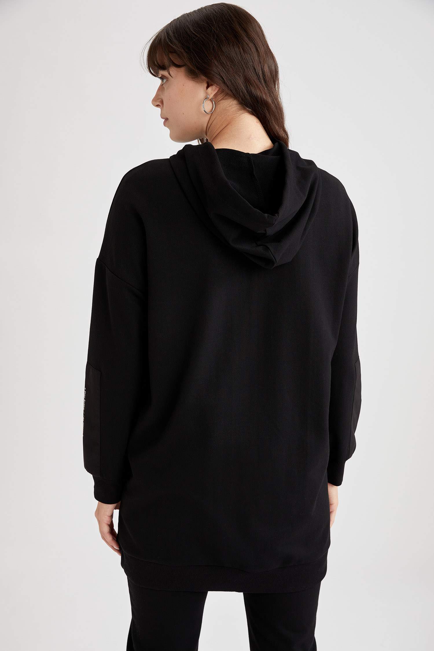 Defacto Regular Fit Kapüşonlu Baskılı Kanguru Cepli Sweatshirt Tunik. 4