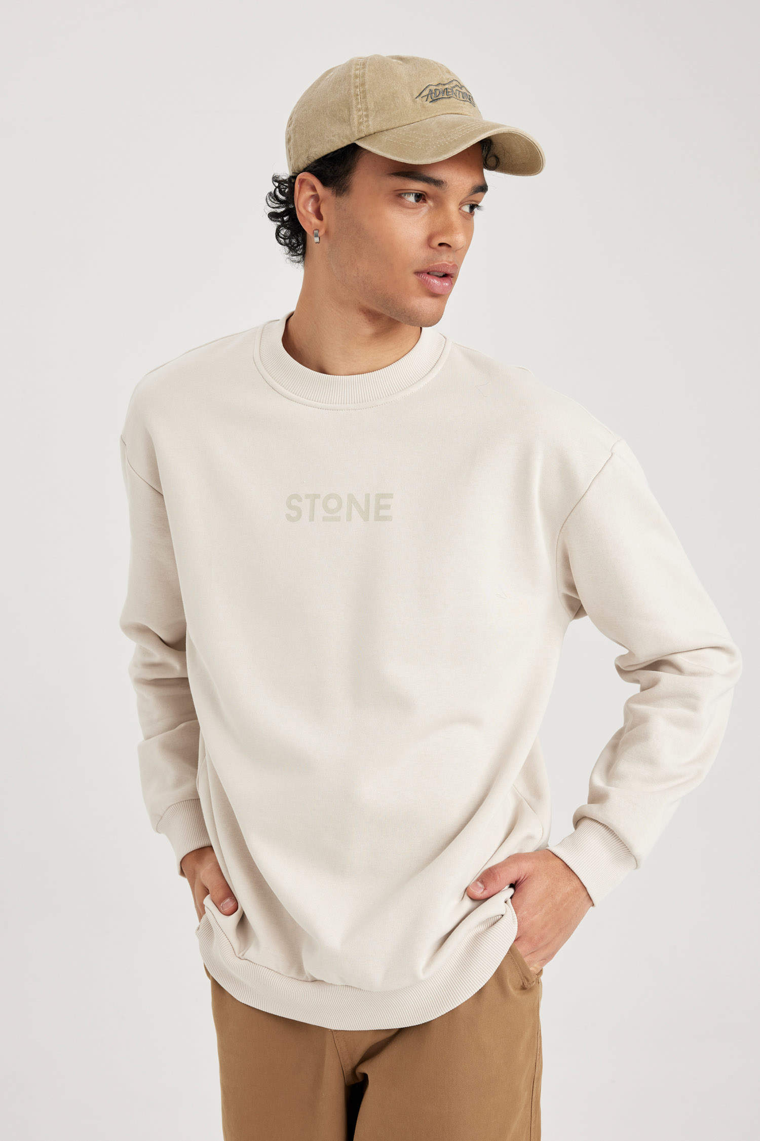 Beige MEN Boxy Fit Long Sleeve Sweatshirt 2558239 | DeFacto