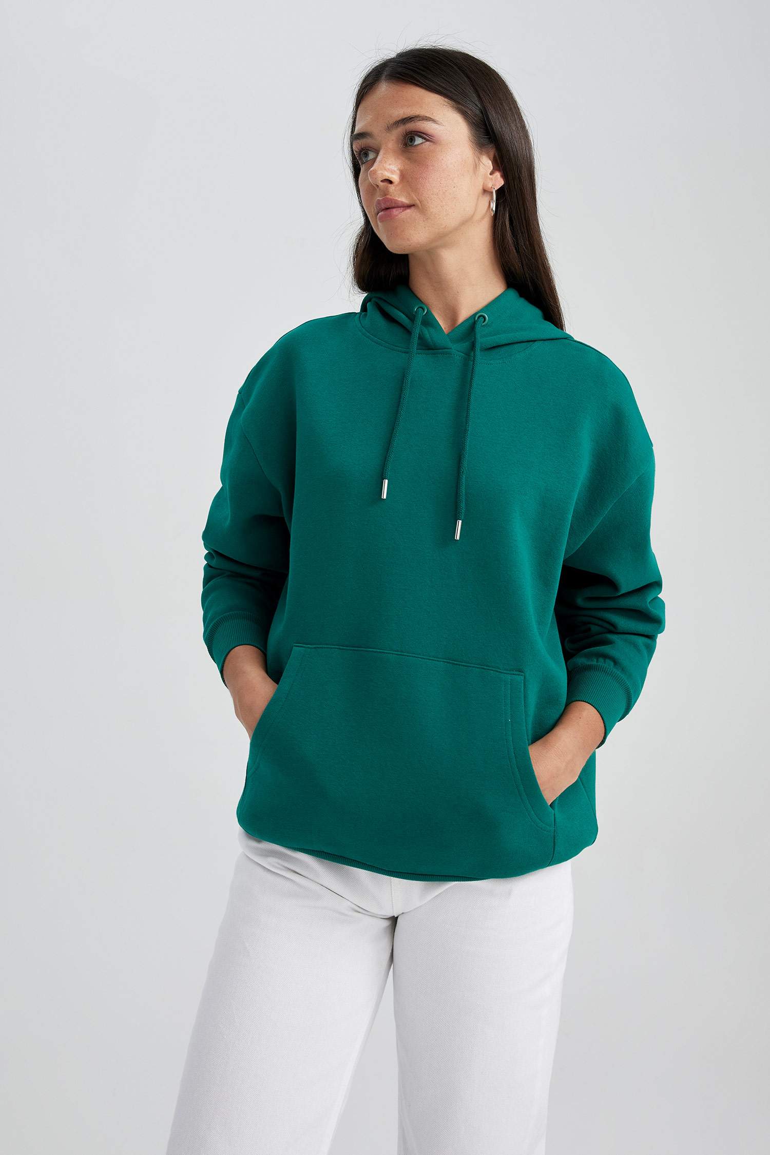 Свитшот свободного кроя с капюшоном из плотной ткани