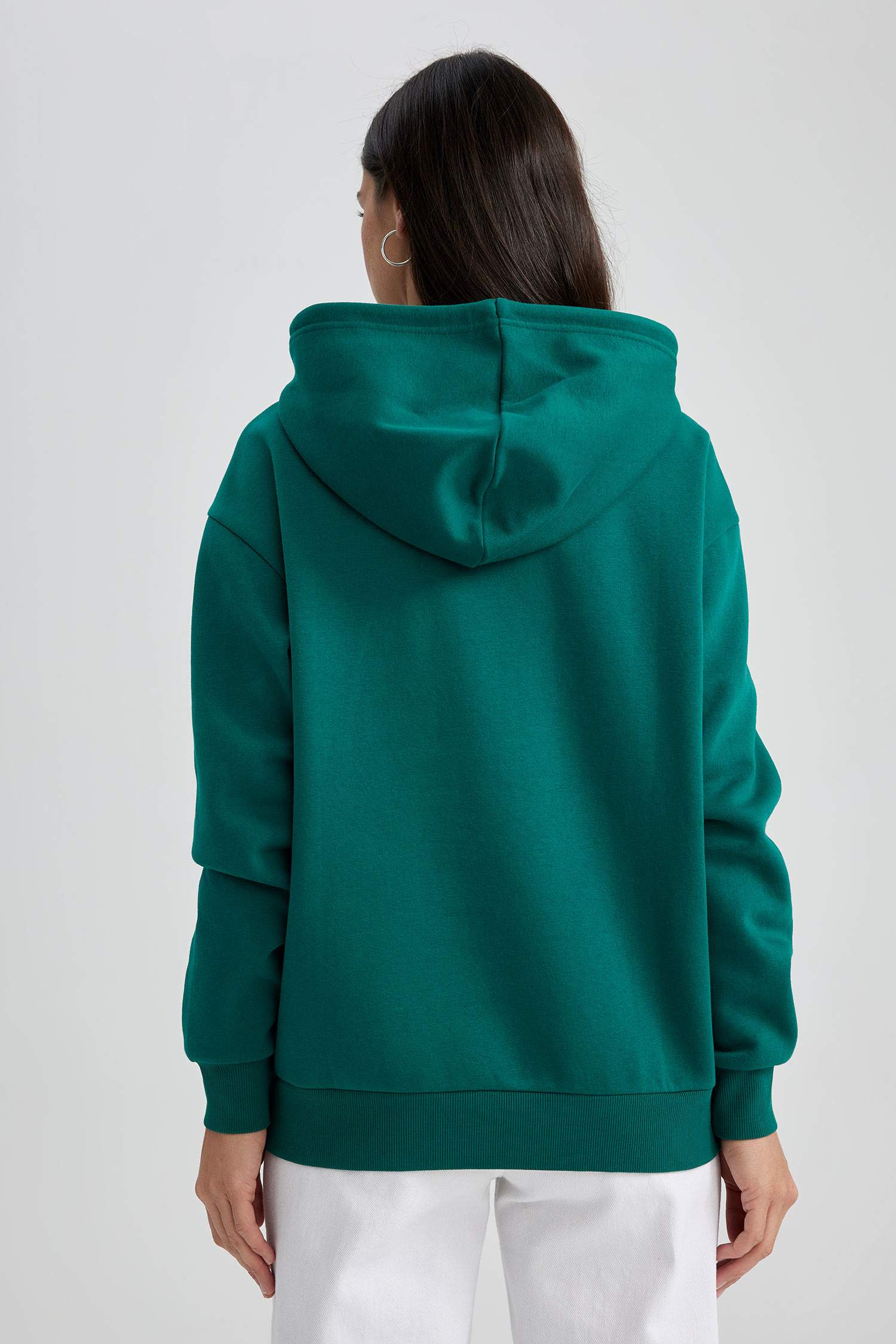 Свитшот свободного кроя с капюшоном из плотной ткани