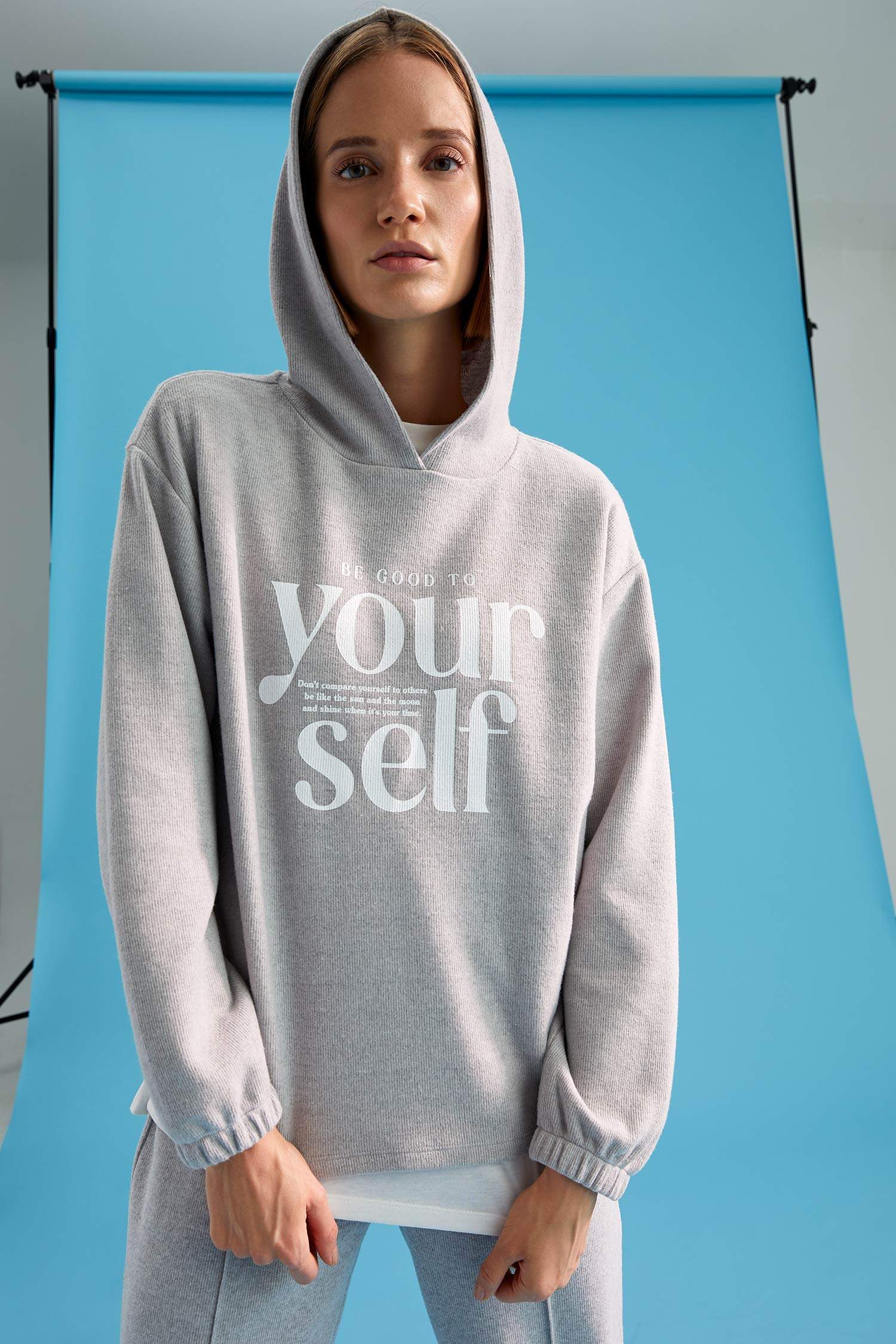 De sale facto sweatshirt