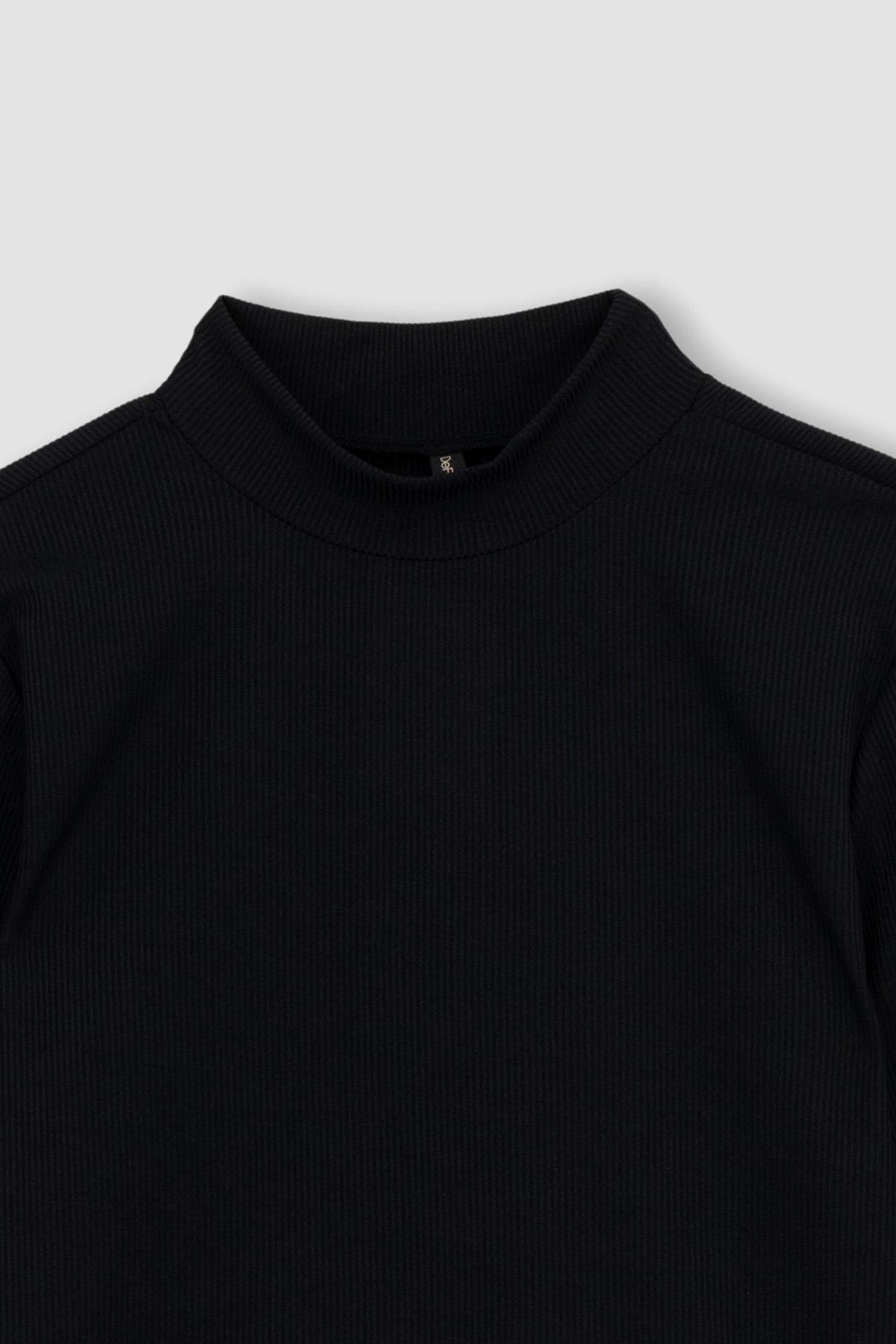 تي شيرت مضلع سليم فيت بنصف ياقة مدورة