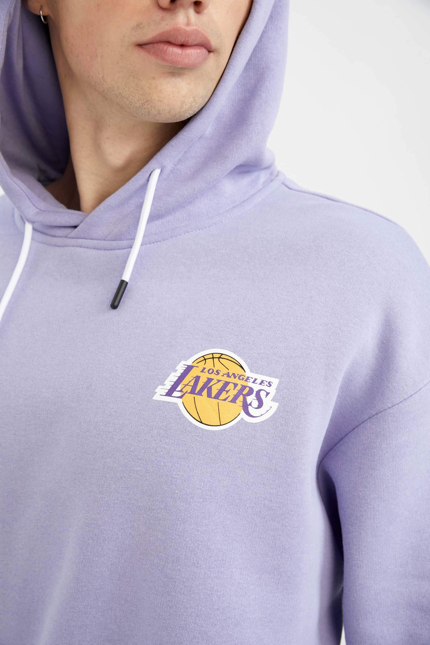 Defacto Fit NBA Los Angeles Lakers Oversize Fit Kapüşonlu Sweatshirt. 5