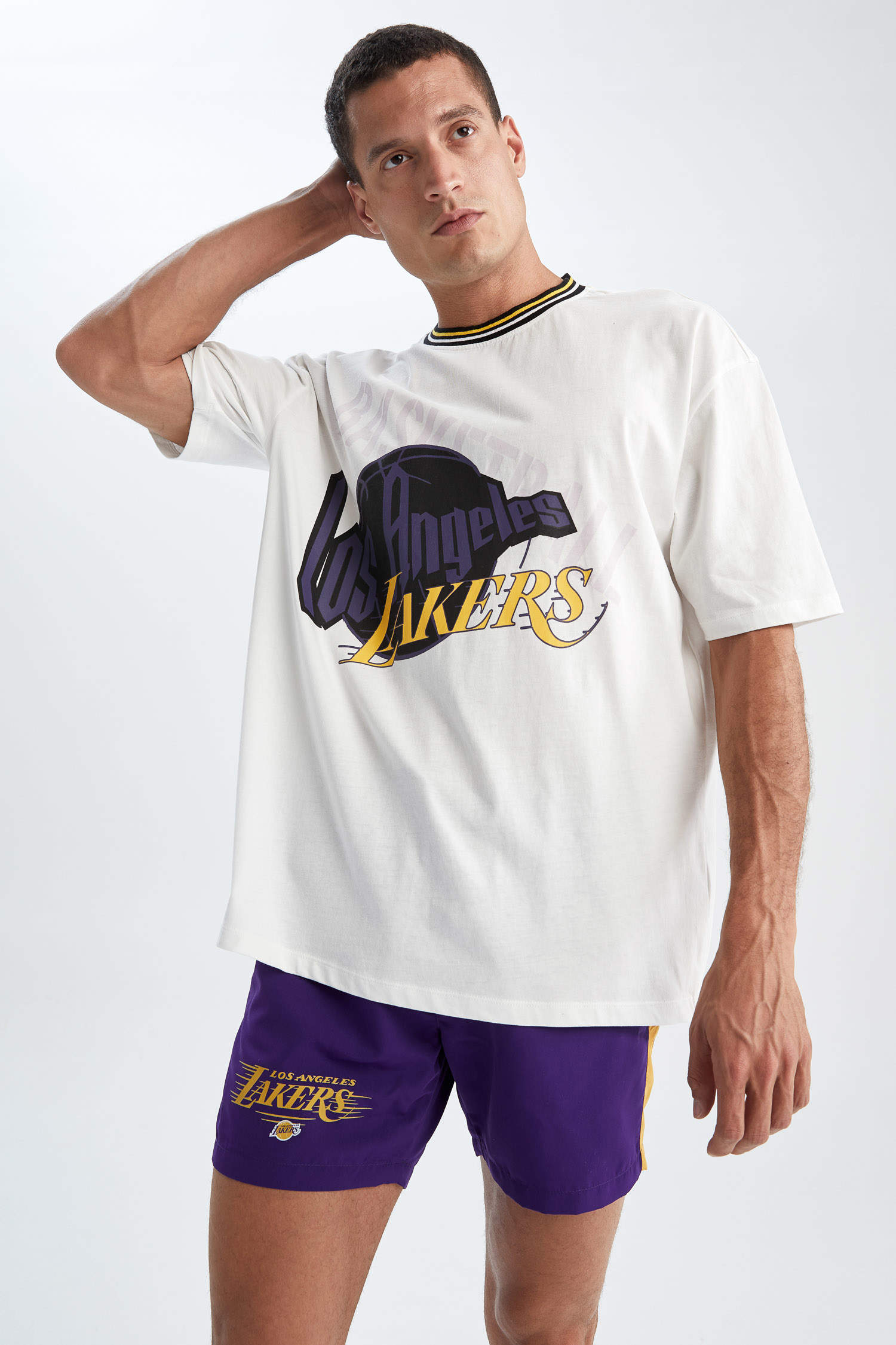 Defacto NBA Los Angeles Lakers Lisanslı Oversize Fit Kısa Kollu Pamuklu Penye Tişört. 1