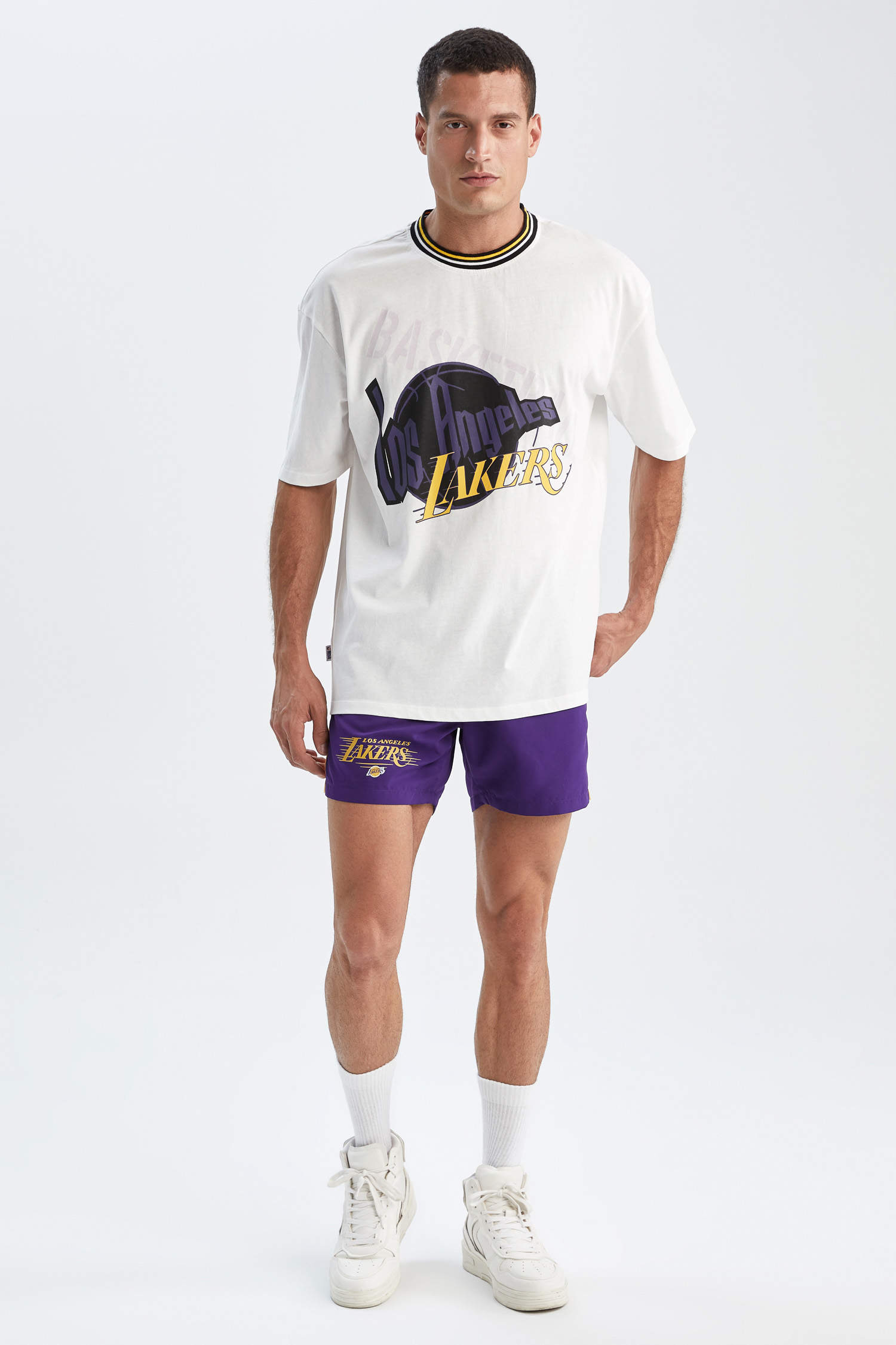 Defacto NBA Los Angeles Lakers Lisanslı Oversize Fit Kısa Kollu Pamuklu Penye Tişört. 2