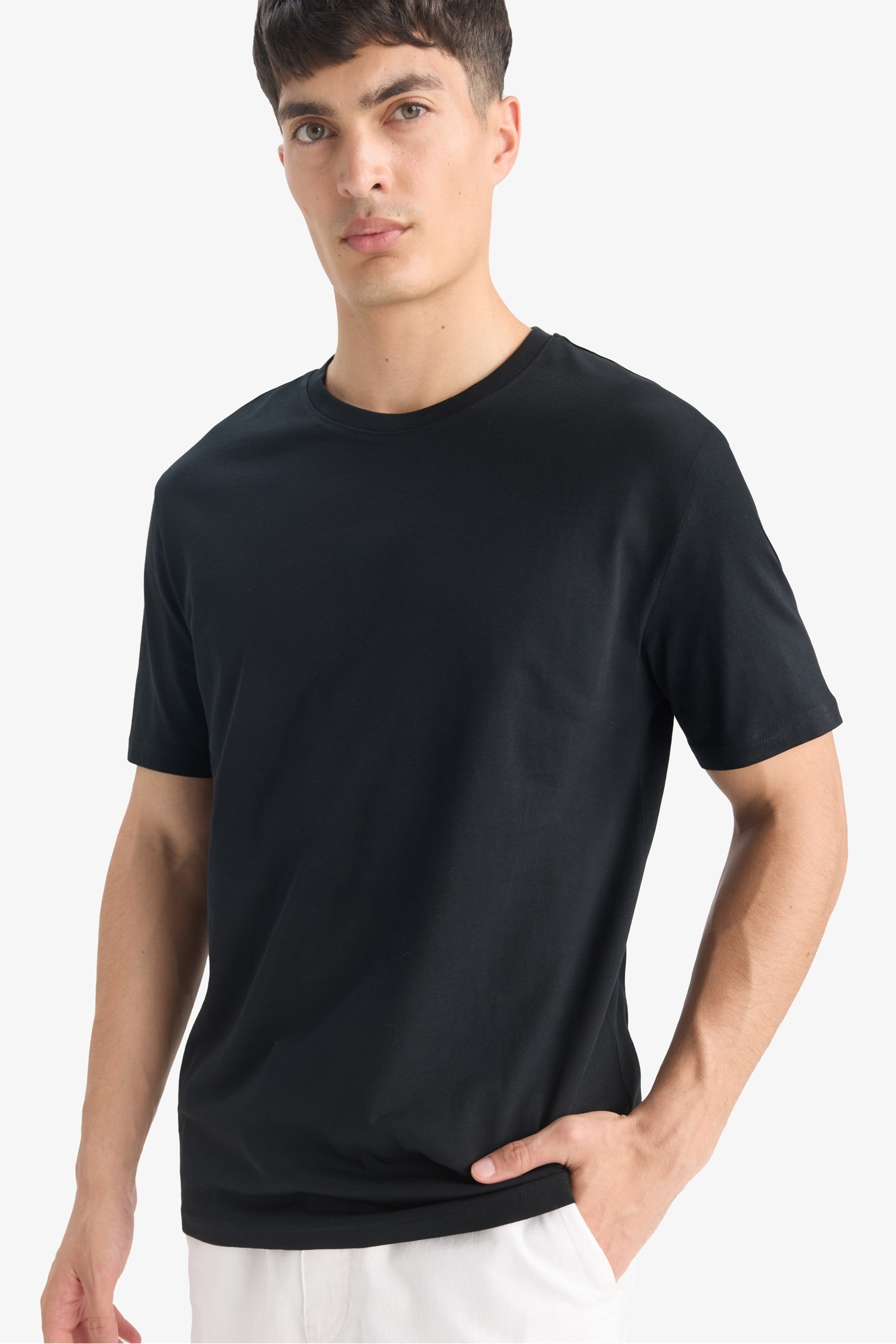 %100 Pamuk New Regular Fit Bisiklet Yaka Basic Düz Kısa Kollu Siyah Tişört