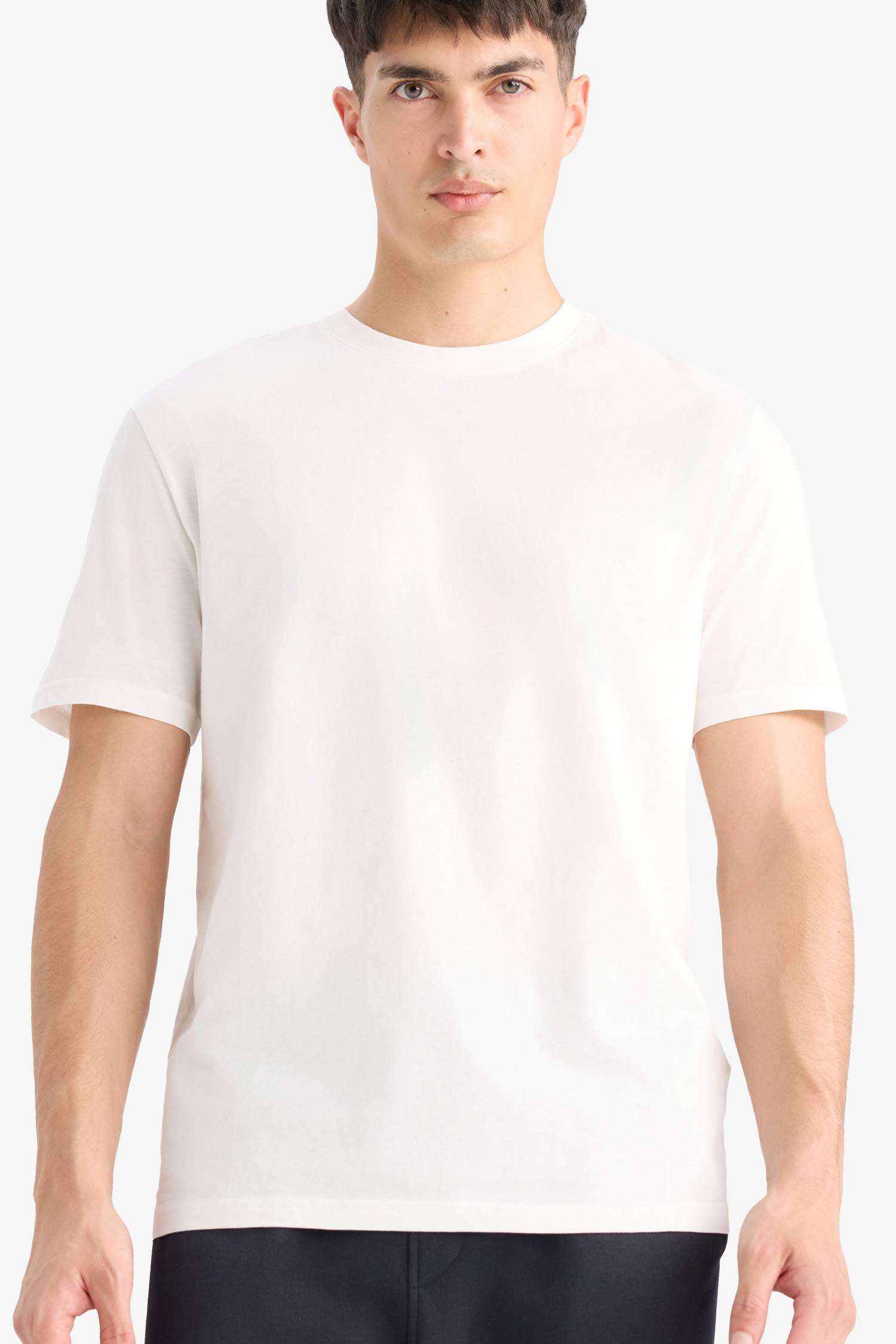 %100 Pamuk New Regular Fit Bisiklet Yaka Basic Düz Kısa Kollu Beyaz Tişört