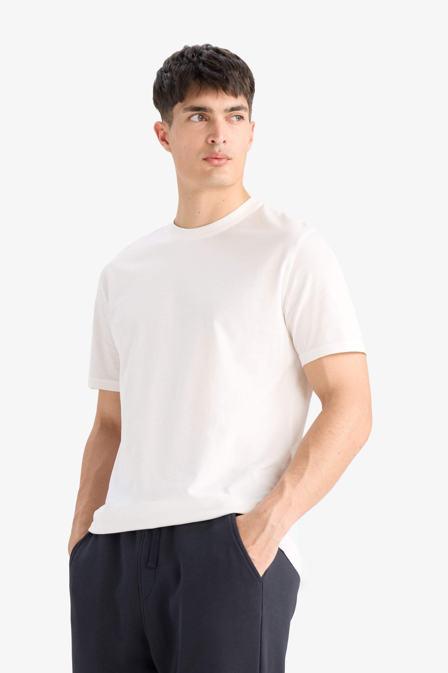 %100 Pamuk New Regular Fit Bisiklet Yaka Basic Düz Kısa Kollu Beyaz Tişört