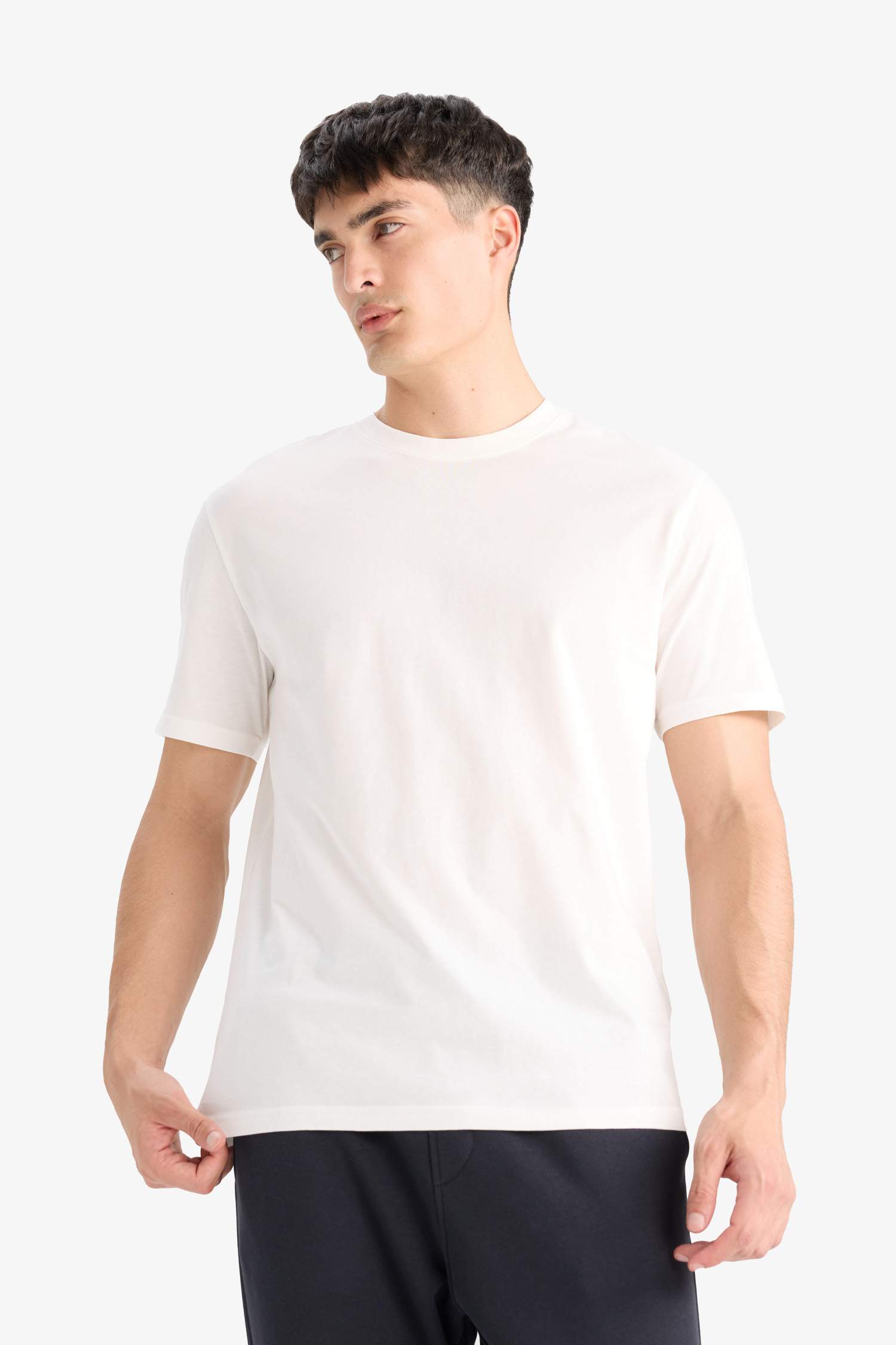 %100 Pamuk New Regular Fit Bisiklet Yaka Basic Düz Kısa Kollu Beyaz Tişört