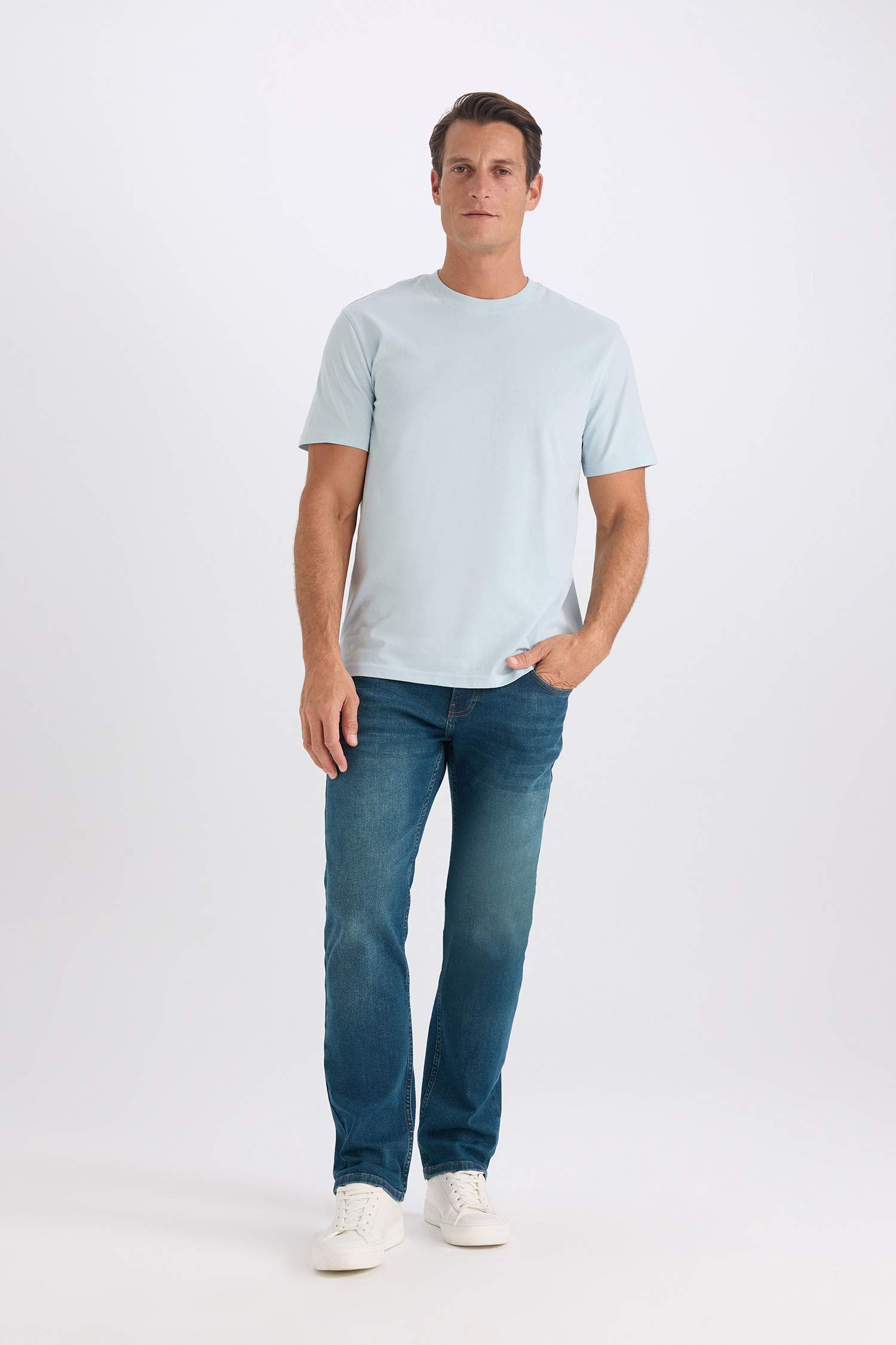 تيشيرت نص كم قصة عادية بياقة مستديرة