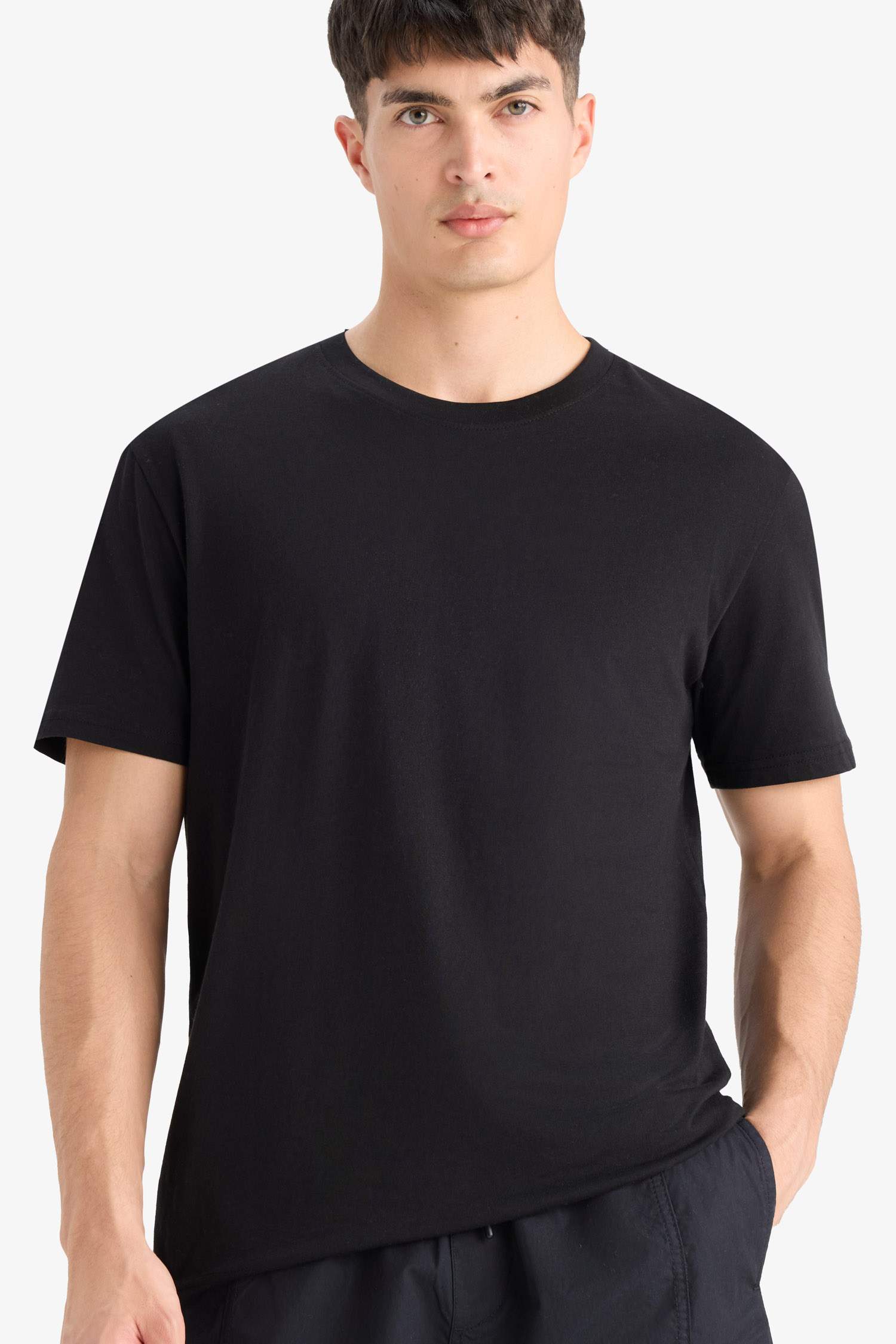 تيشيرت قطن قصة عادية برقبة مستديرة