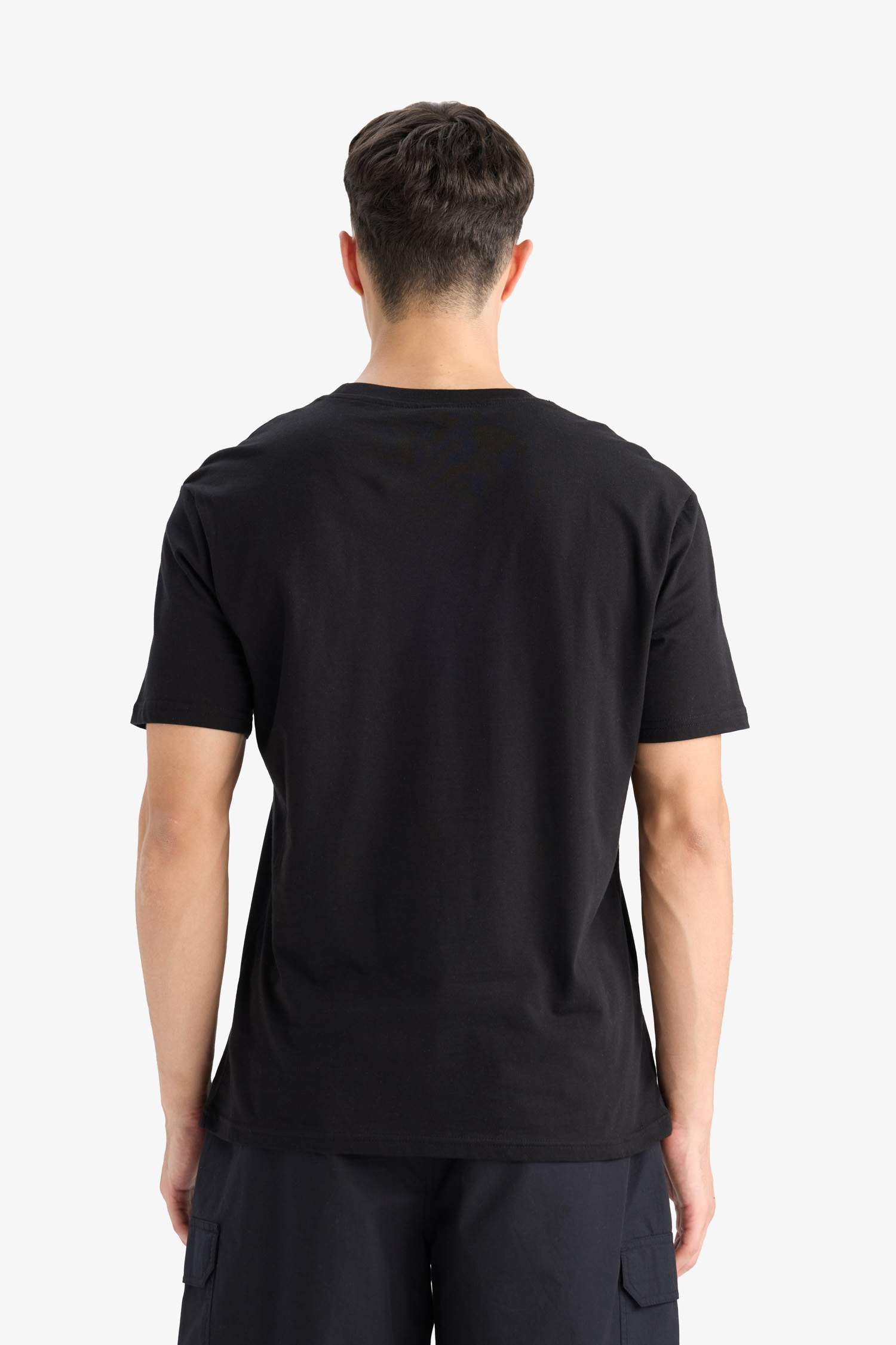 تيشيرت قطن قصة عادية برقبة مستديرة