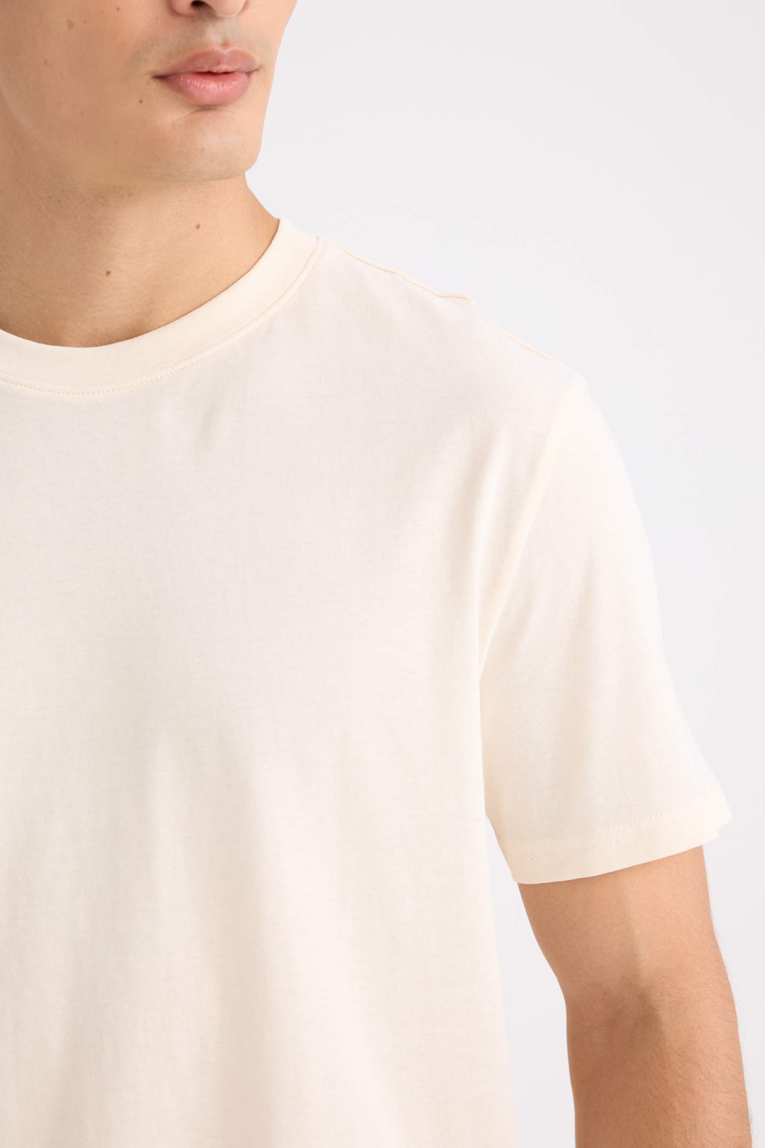 %100 Pamuk New Regular Fit Bisiklet Yaka Basic Düz Kısa Kollu Tişört