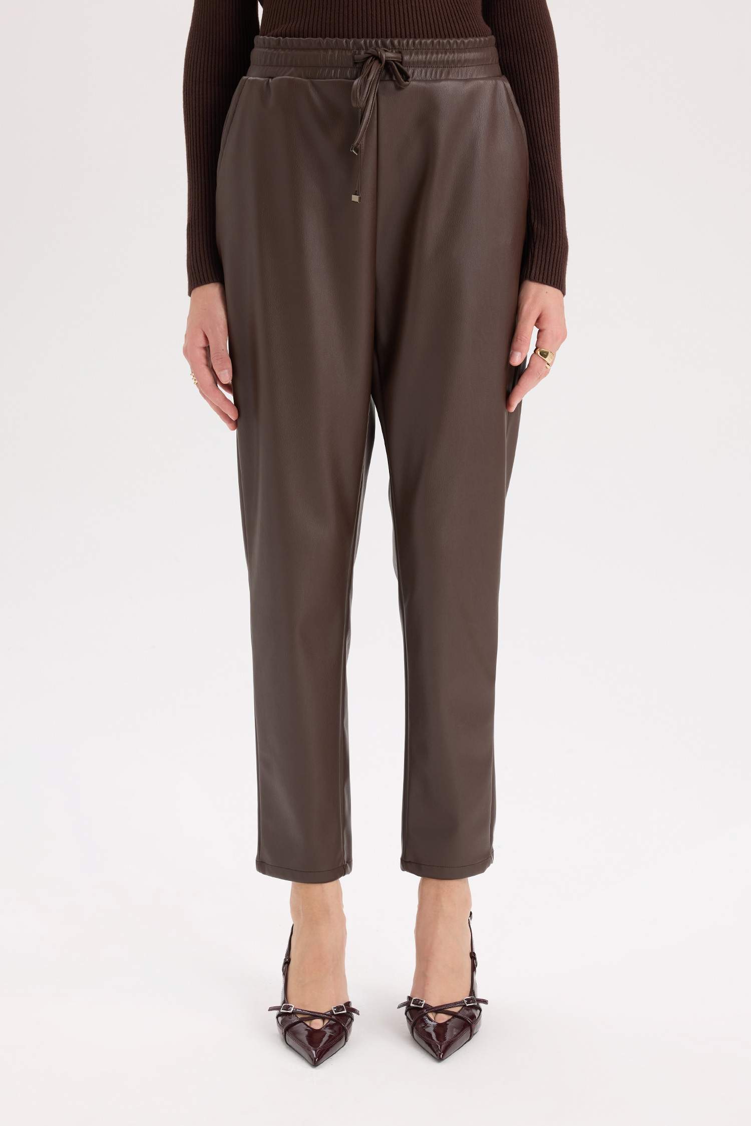 Jogger Fit Cepli Yüksek Bel Standart Paça Suni Deri Pantolon