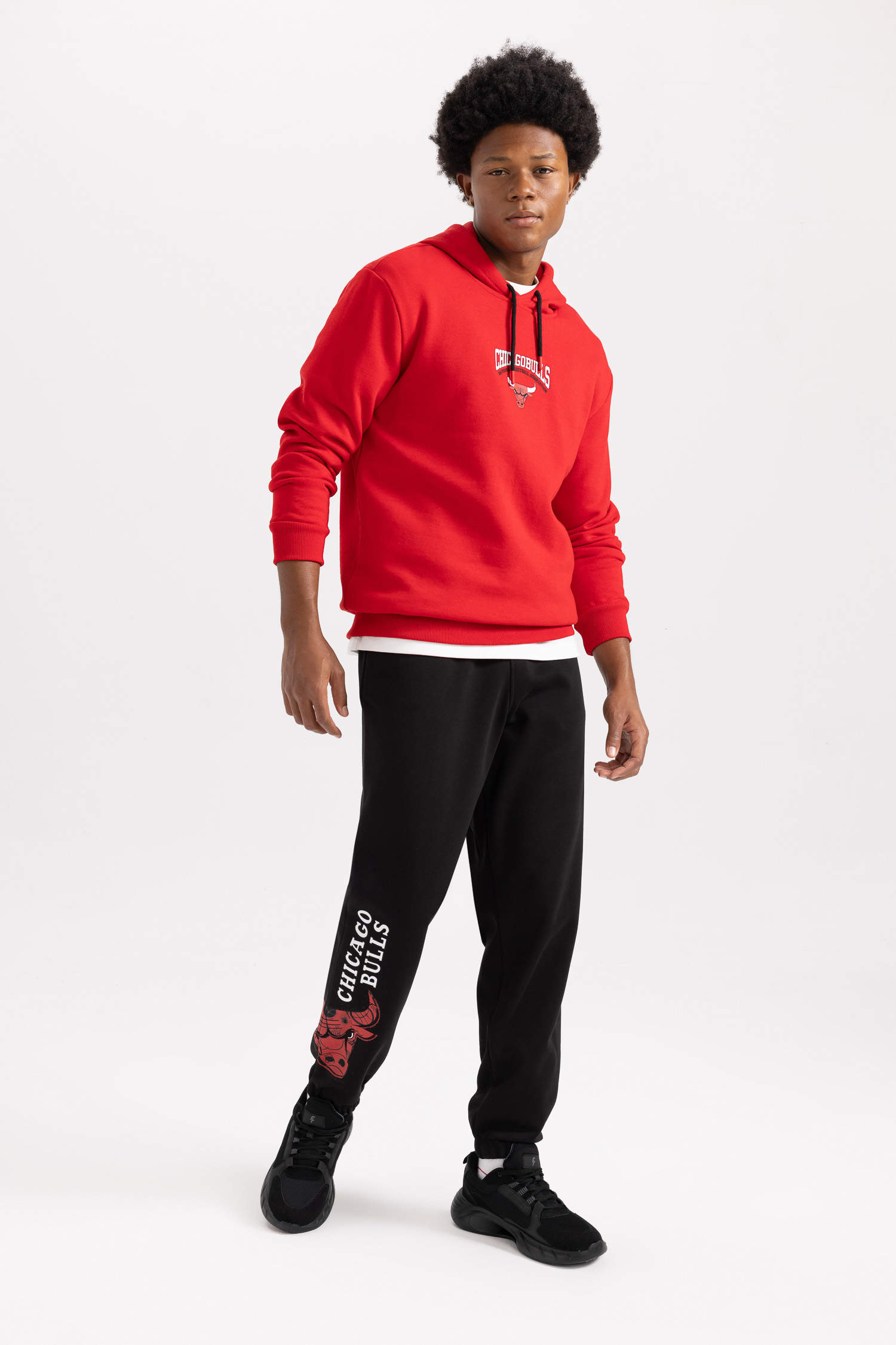 Buy Defacto Man NBA Chicago Bulls Licenced Oversize Fit Knitted Jogger for  Men in Oman