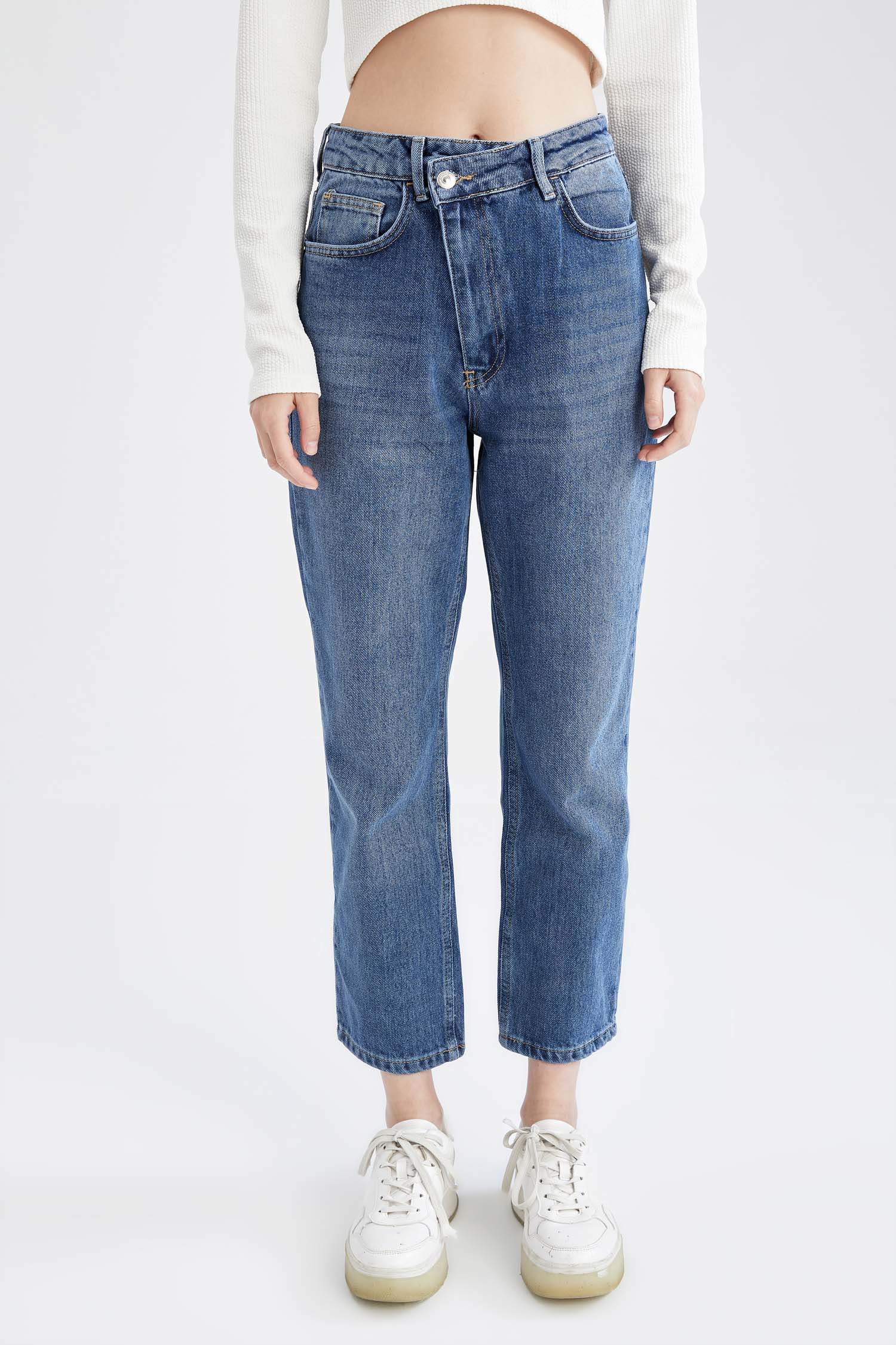 Defacto Mary Asimetrik Bel Detaylı Straight Fit Yüksek Bel Jean Pantolon. 1